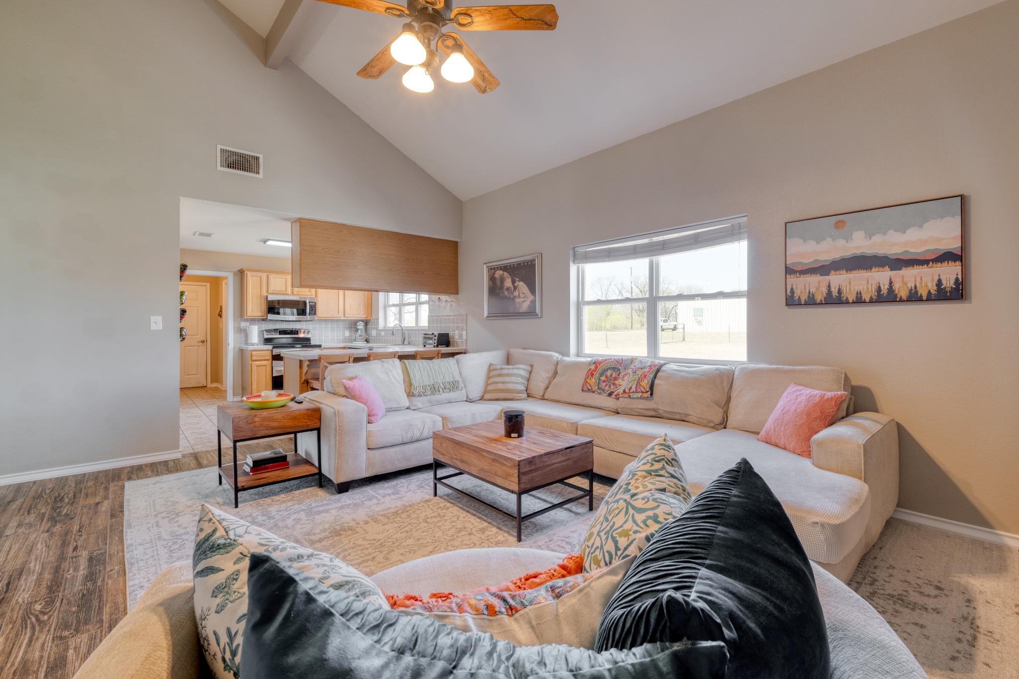 154 Three Oaks Ln, Bastrop, TX 78602