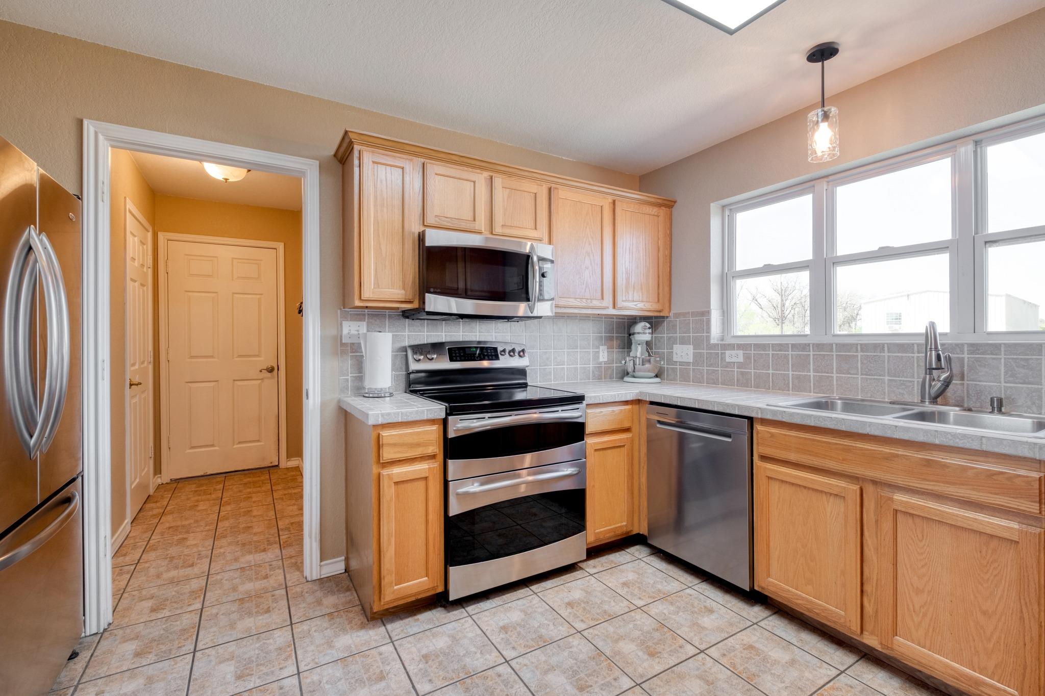 154 Three Oaks Ln, Bastrop, TX 78602