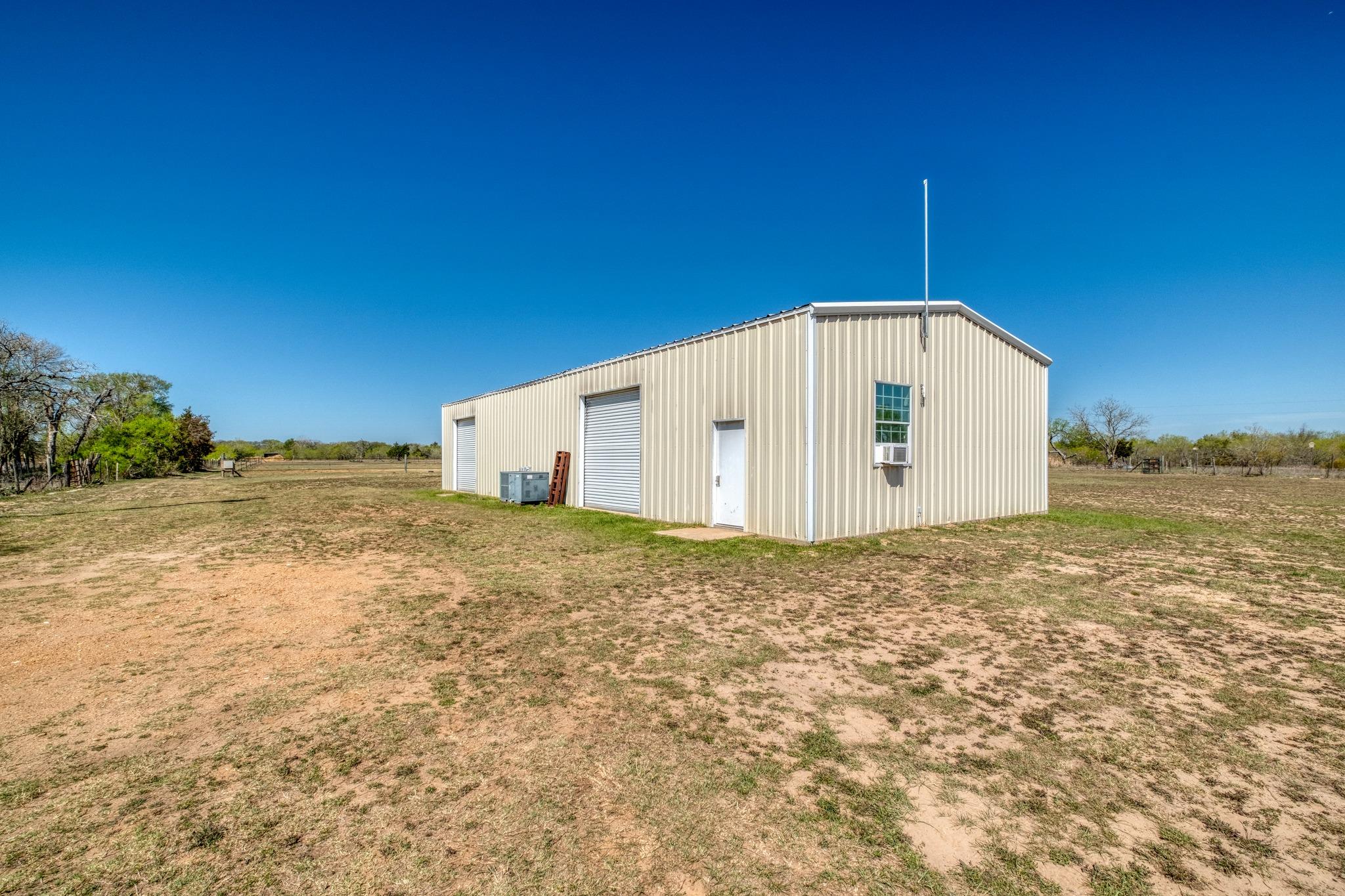 154 Three Oaks Ln, Bastrop, TX 78602