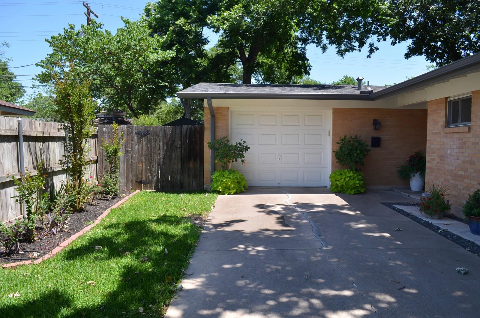 2114 Lanier Dr, Austin, TX 78757