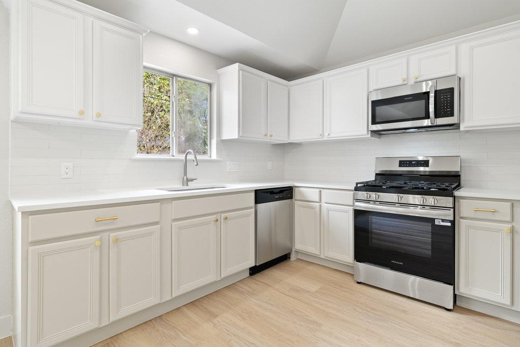 1006 Cottonbowl Dr, Taylor, TX 76574