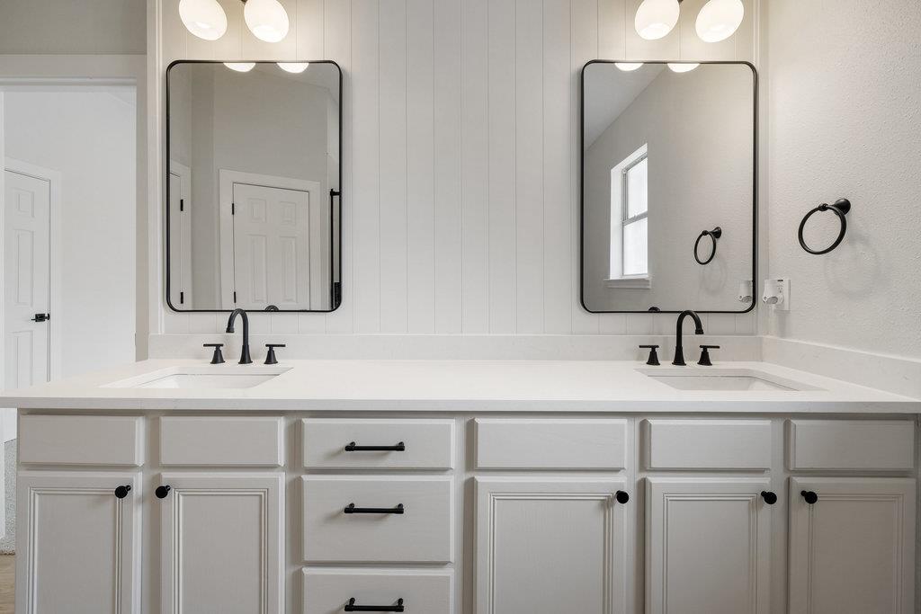 1006 Cottonbowl Dr, Taylor, TX 76574