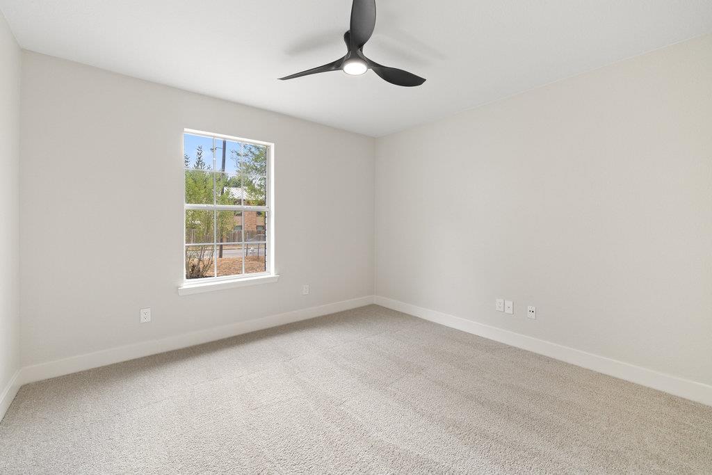 1006 Cottonbowl Dr, Taylor, TX 76574