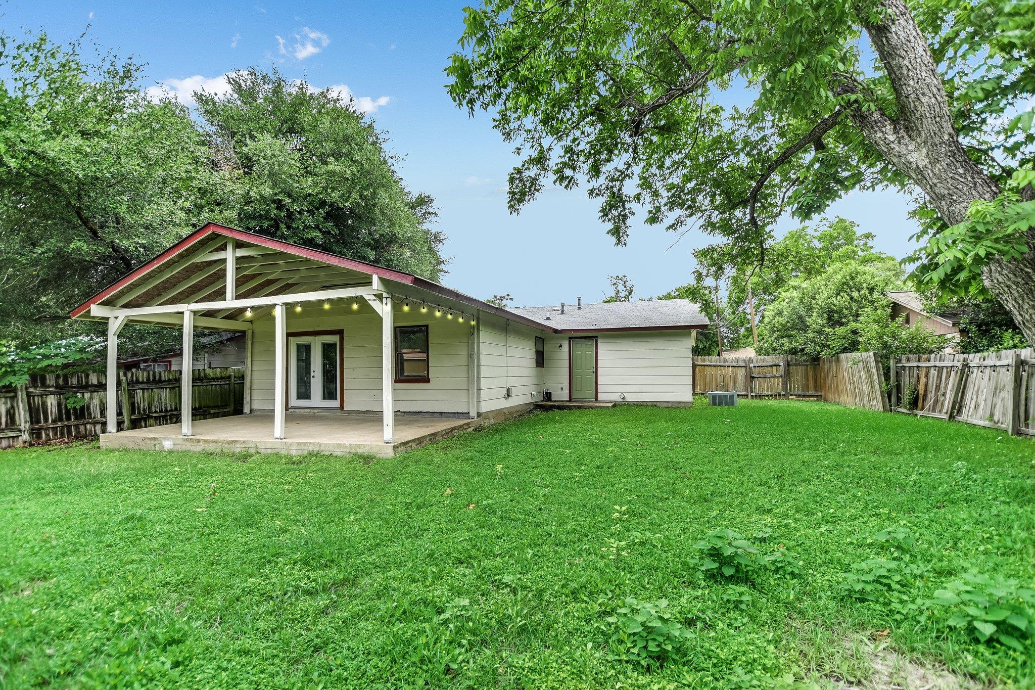 1405 Adams St, Taylor, TX 76574