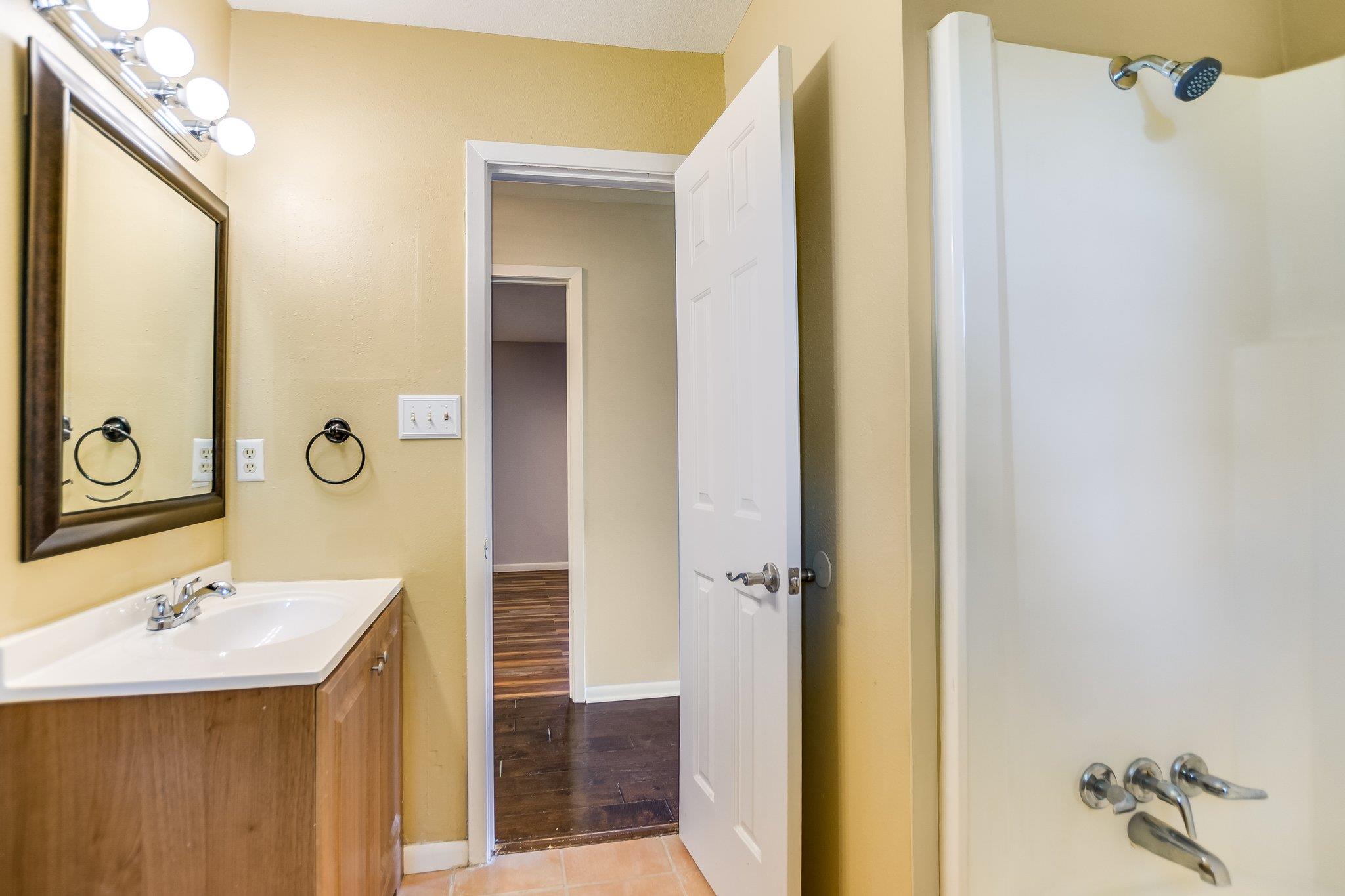 1405 Adams St, Taylor, TX 76574