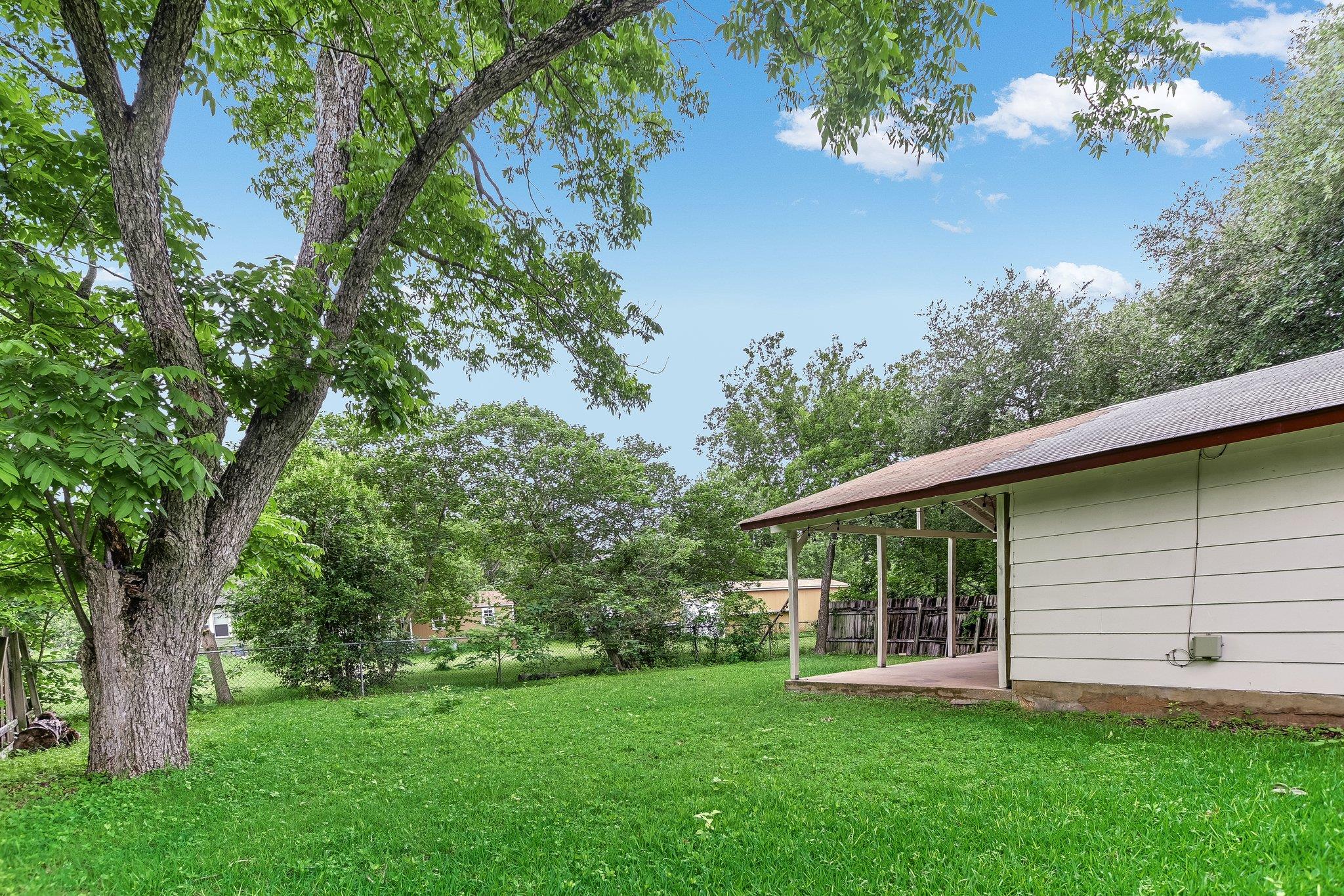 1405 Adams St, Taylor, TX 76574