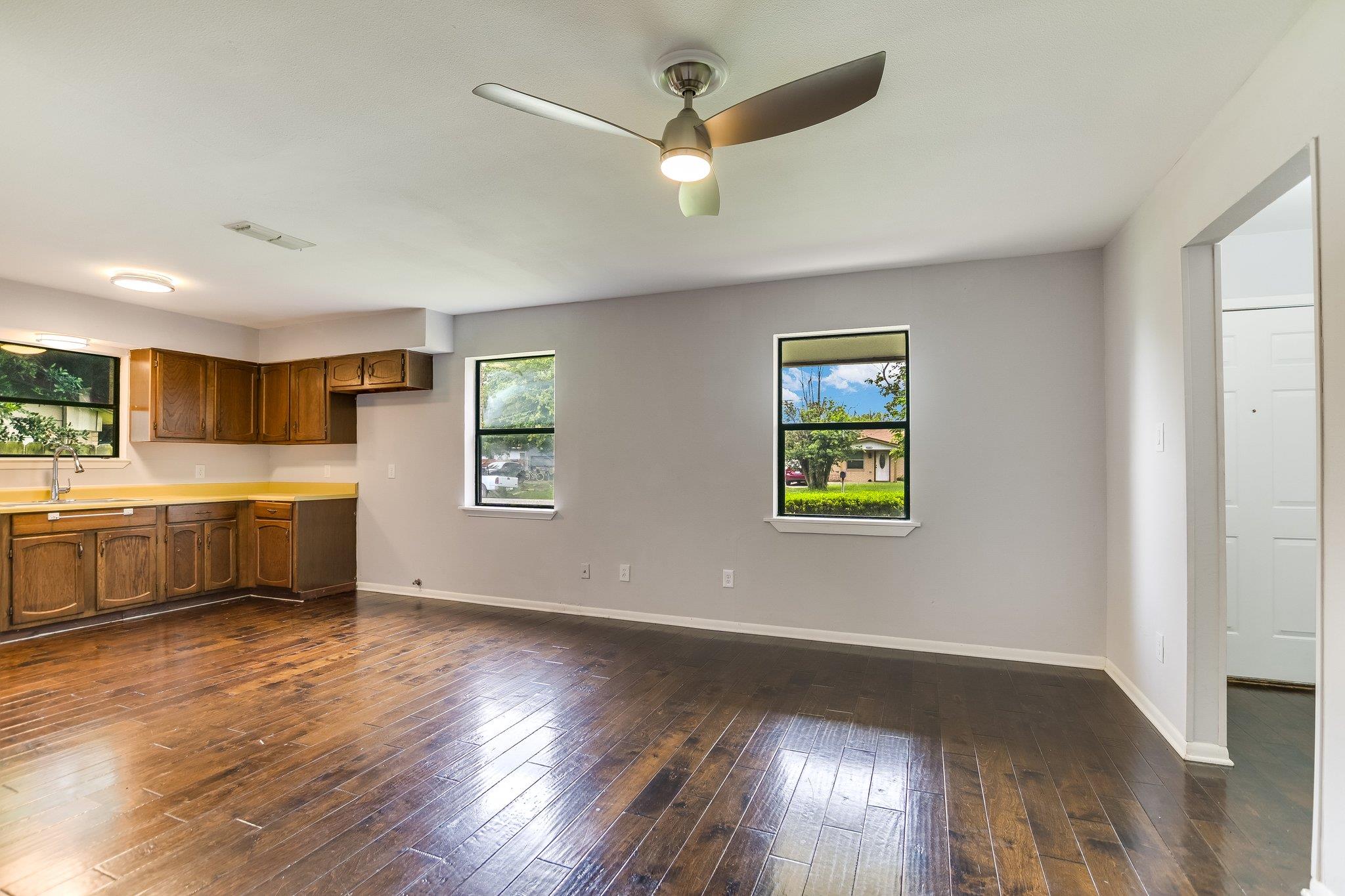 1405 Adams St, Taylor, TX 76574