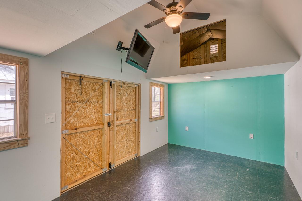 609 Dickson St, Lexington, TX 78947