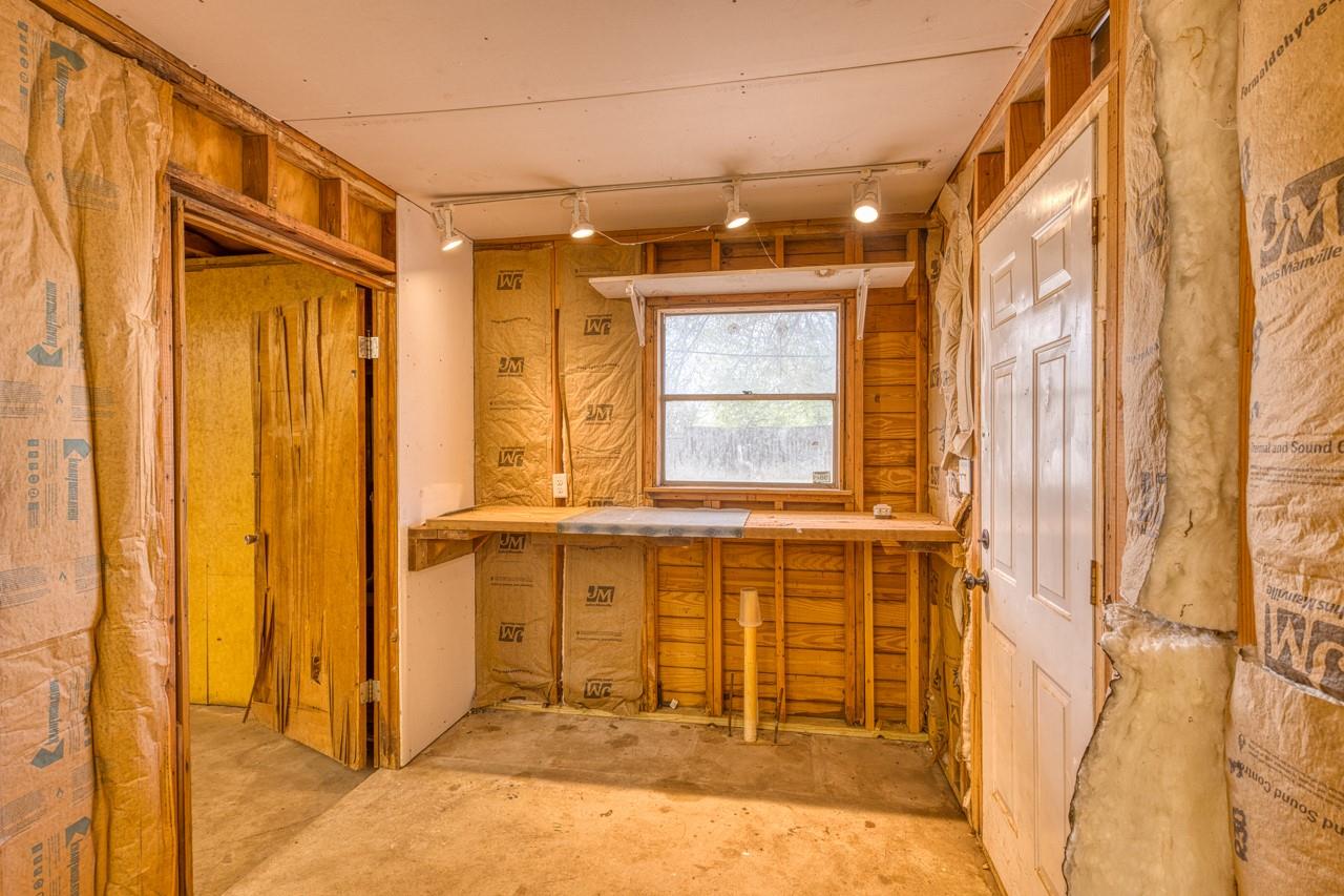 609 Dickson St, Lexington, TX 78947