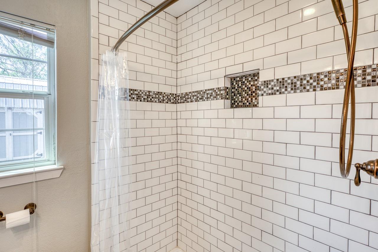 609 Dickson St, Lexington, TX 78947