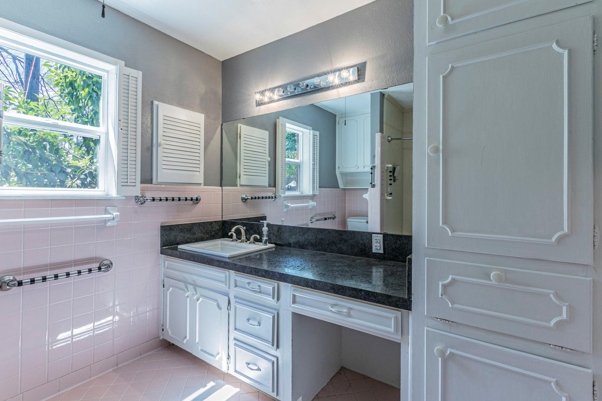 1808 N Beal St, Belton, TX 76513