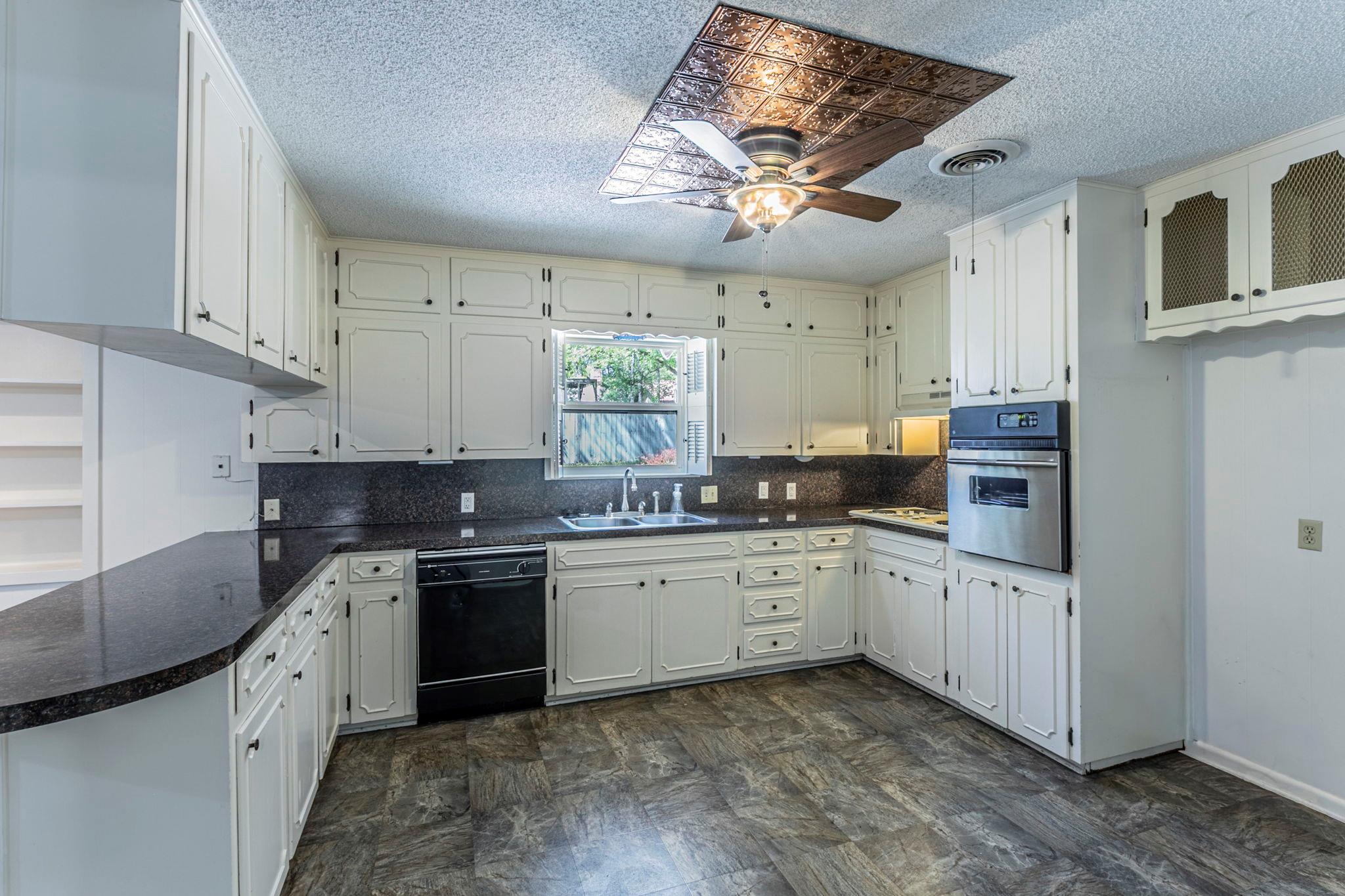 1808 N Beal St, Belton, TX 76513