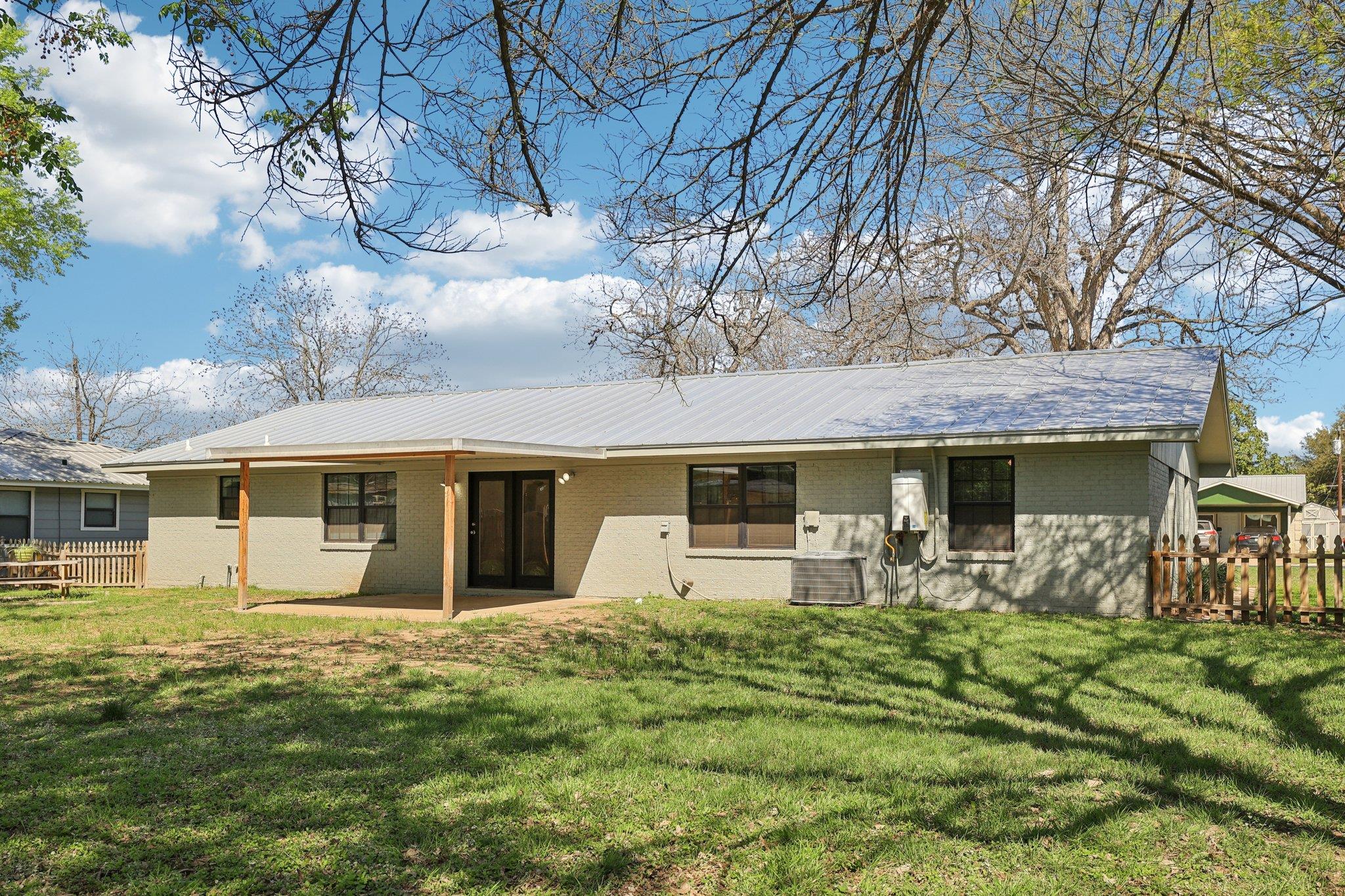 110 Jones St, Bastrop, TX 78602