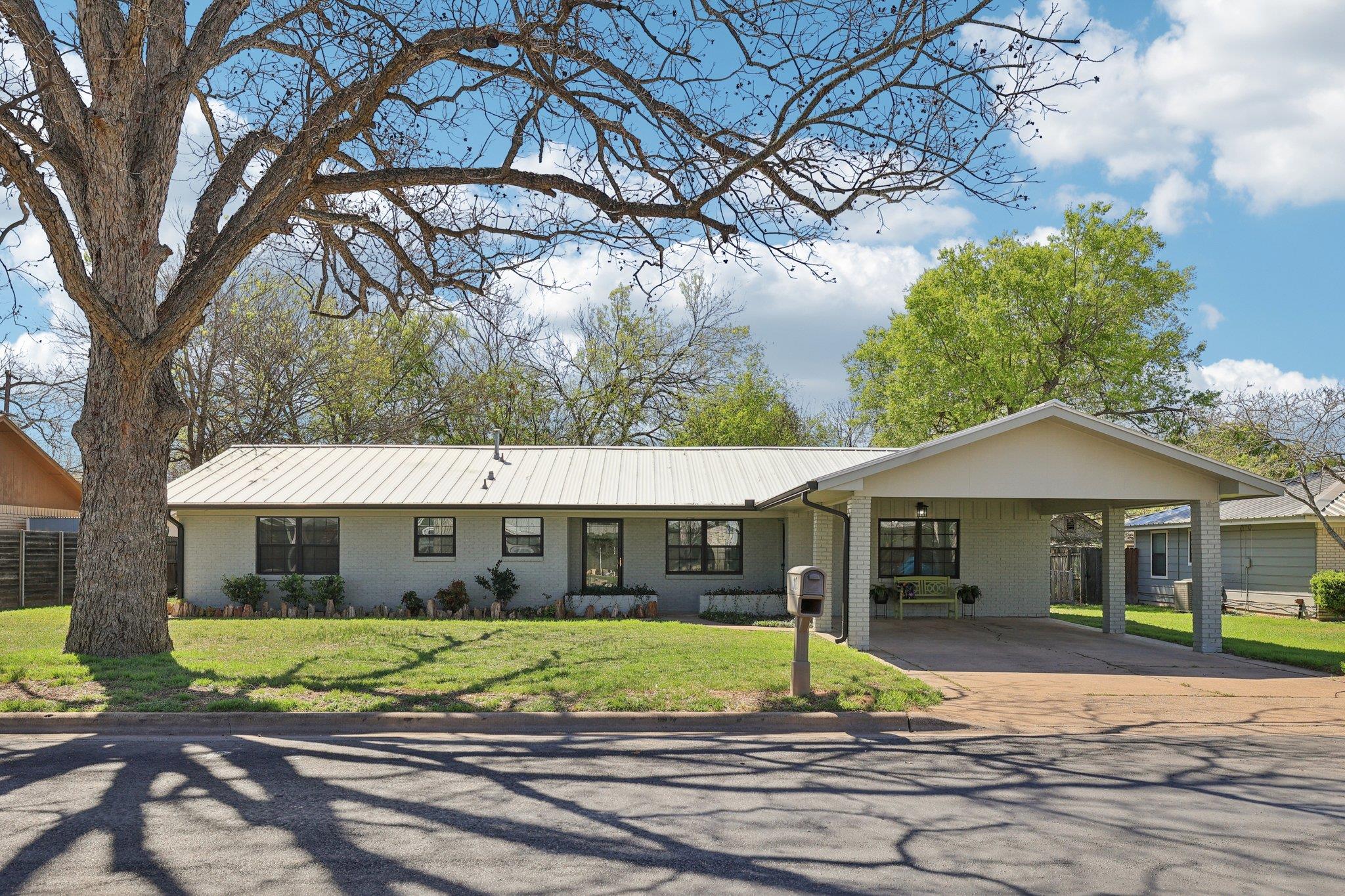 110 Jones St, Bastrop, TX 78602