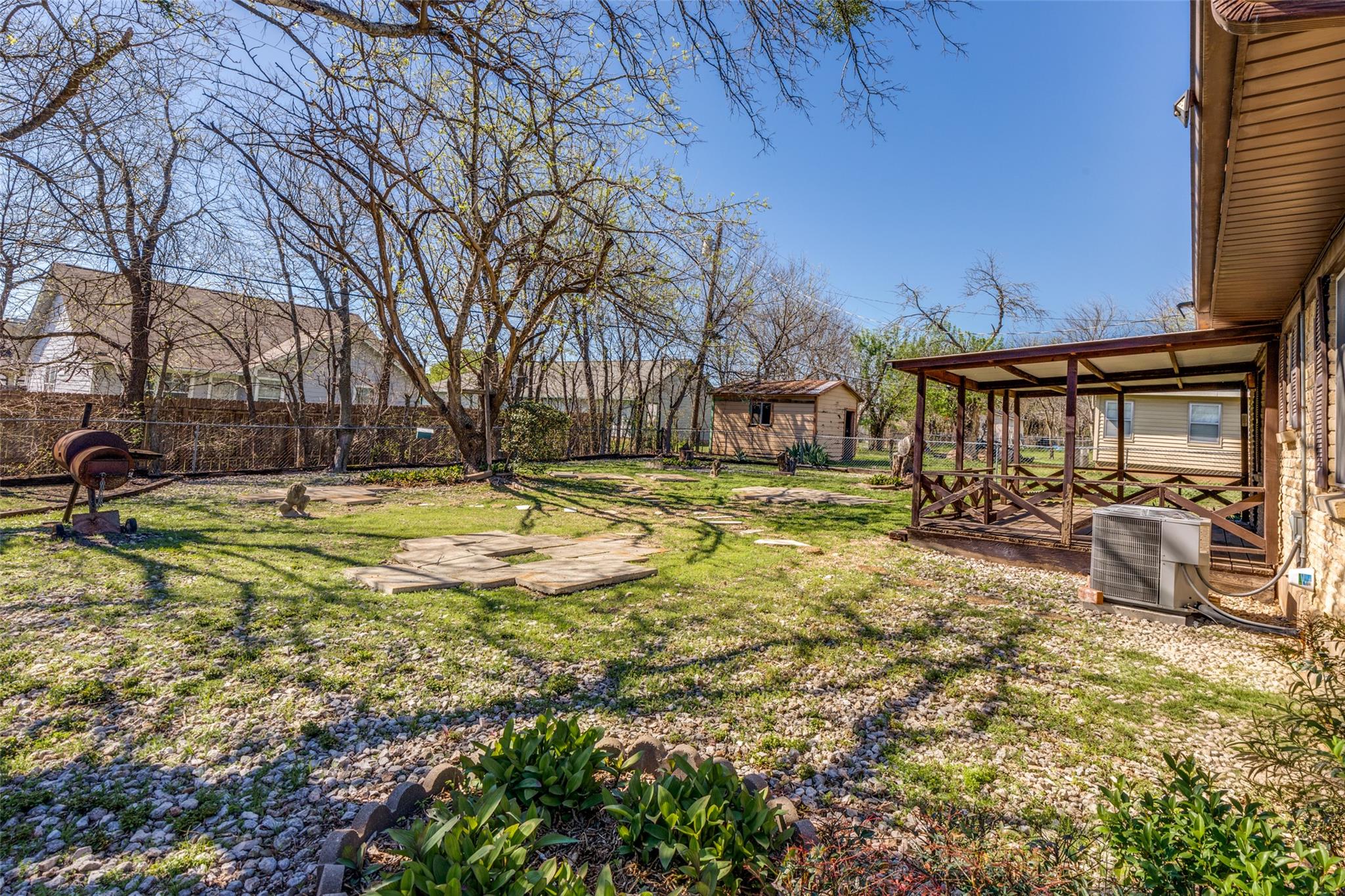 707 Debus Dr, Taylor, TX 76574