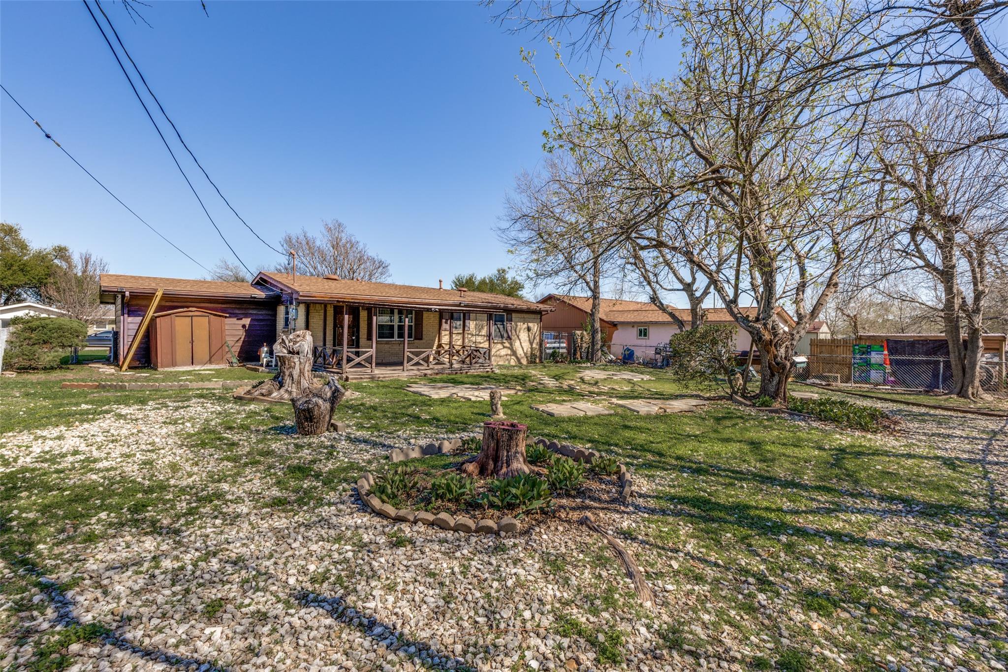 707 Debus Dr, Taylor, TX 76574