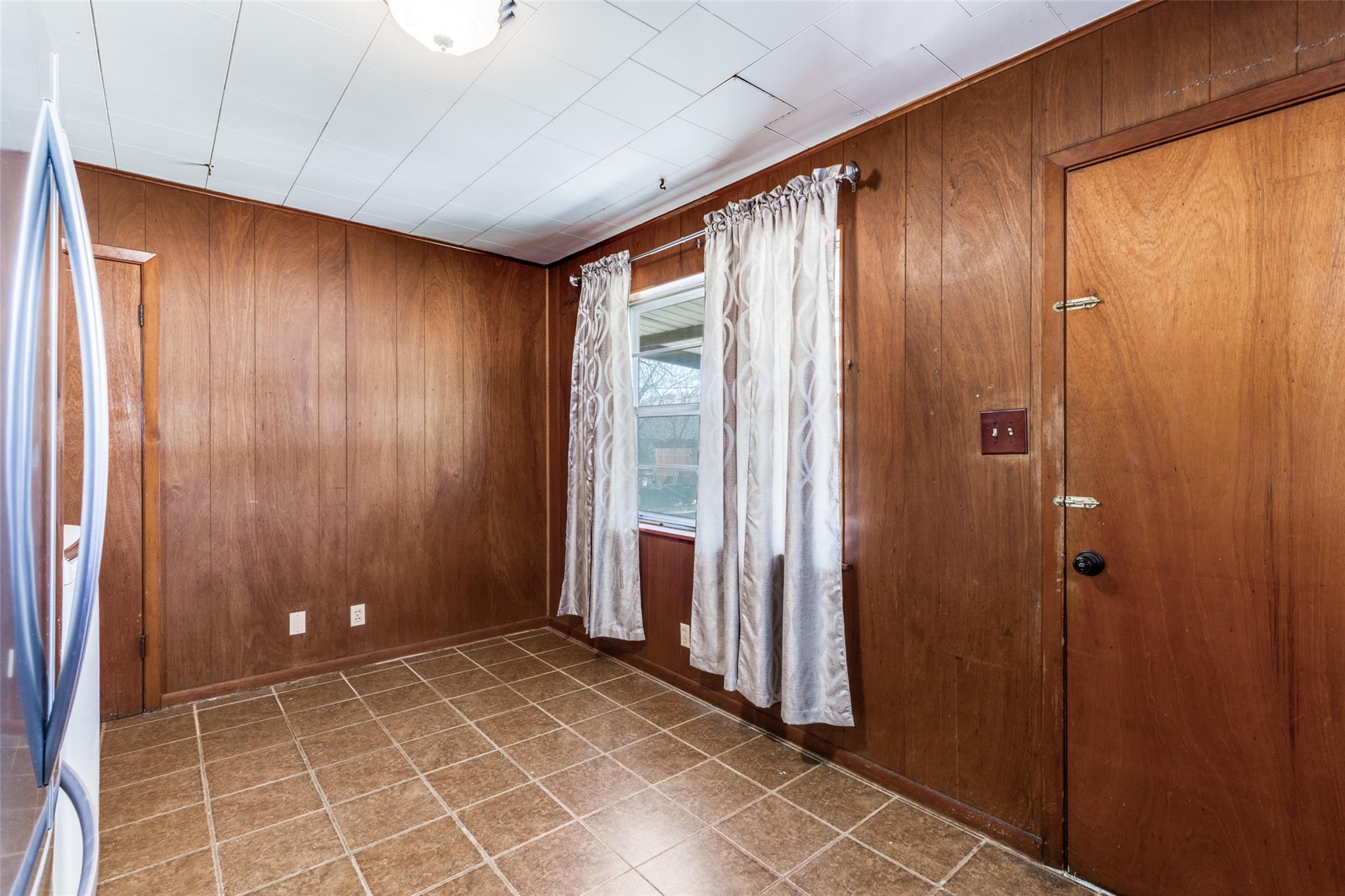 707 Debus Dr, Taylor, TX 76574