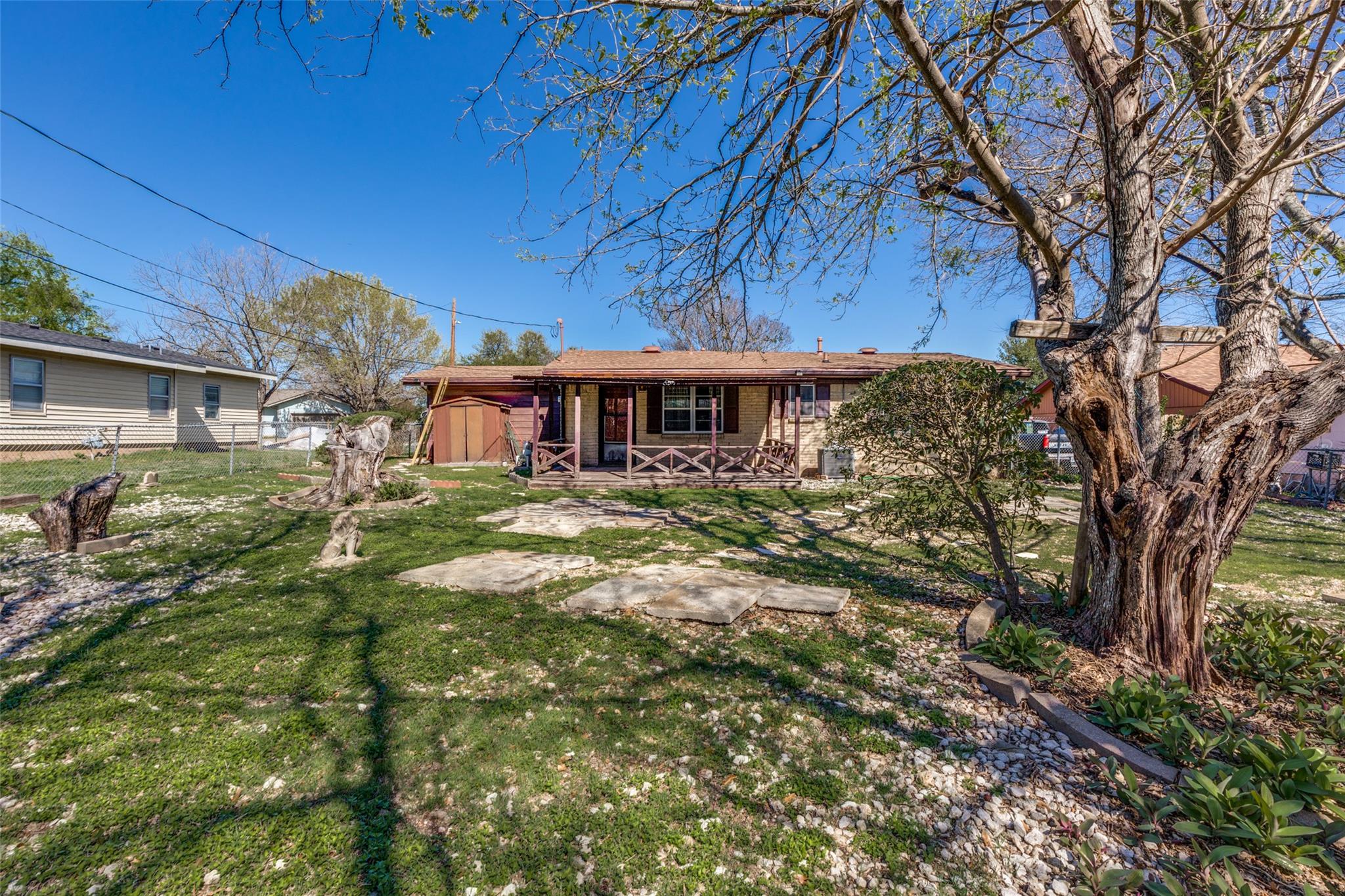 707 Debus Dr, Taylor, TX 76574