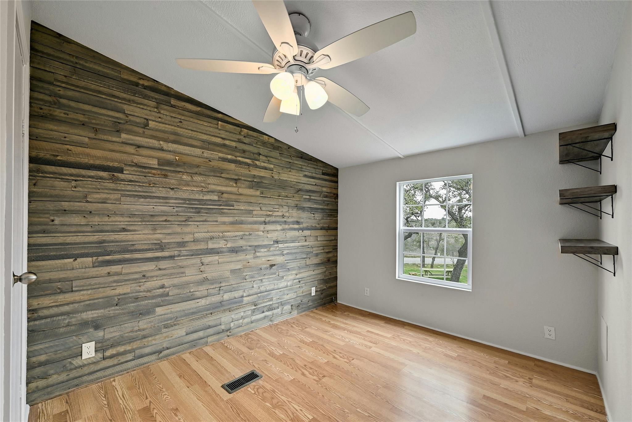 22515 Felicia Dr, Spicewood, TX 78669