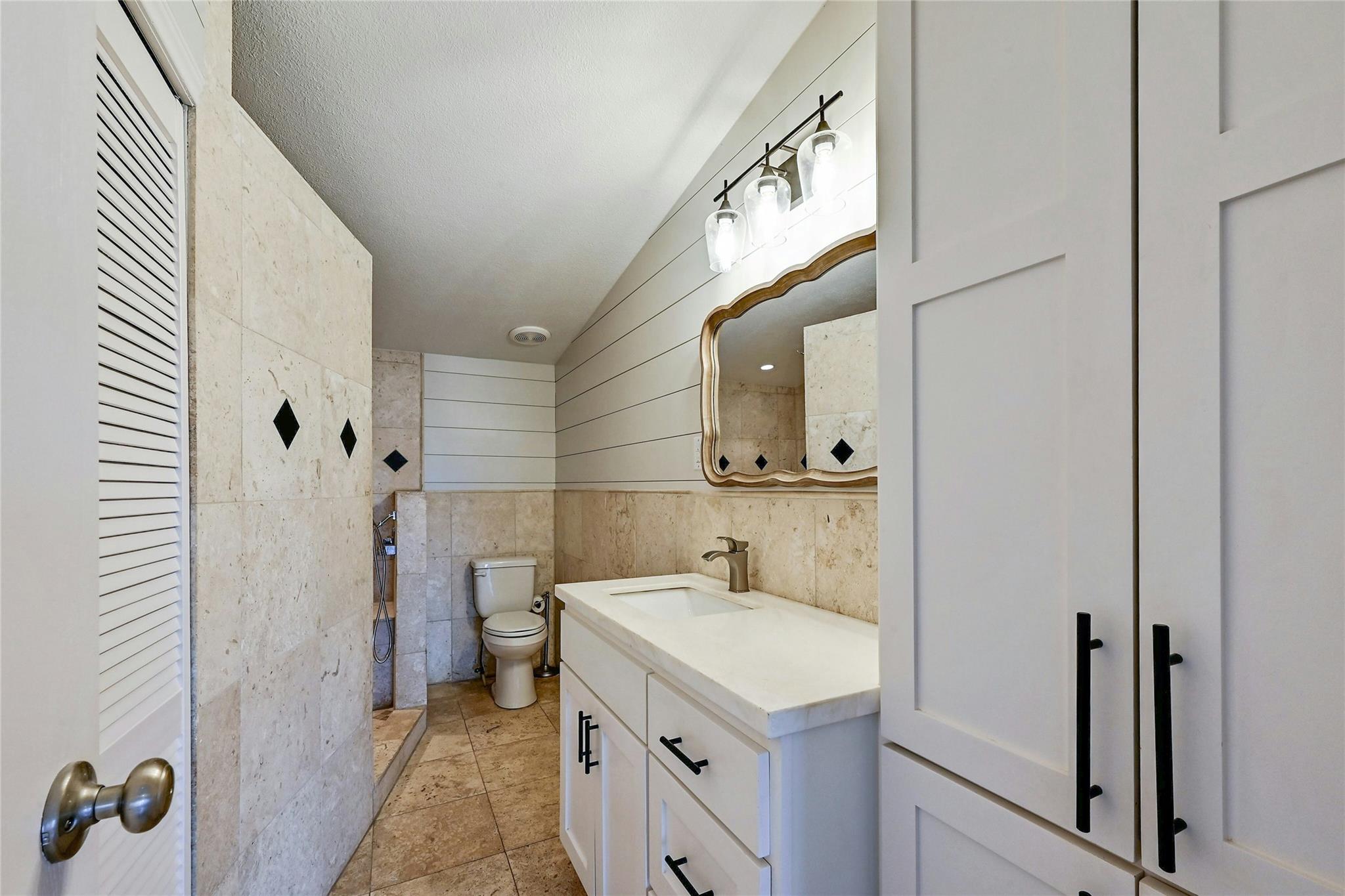 22515 Felicia Dr, Spicewood, TX 78669