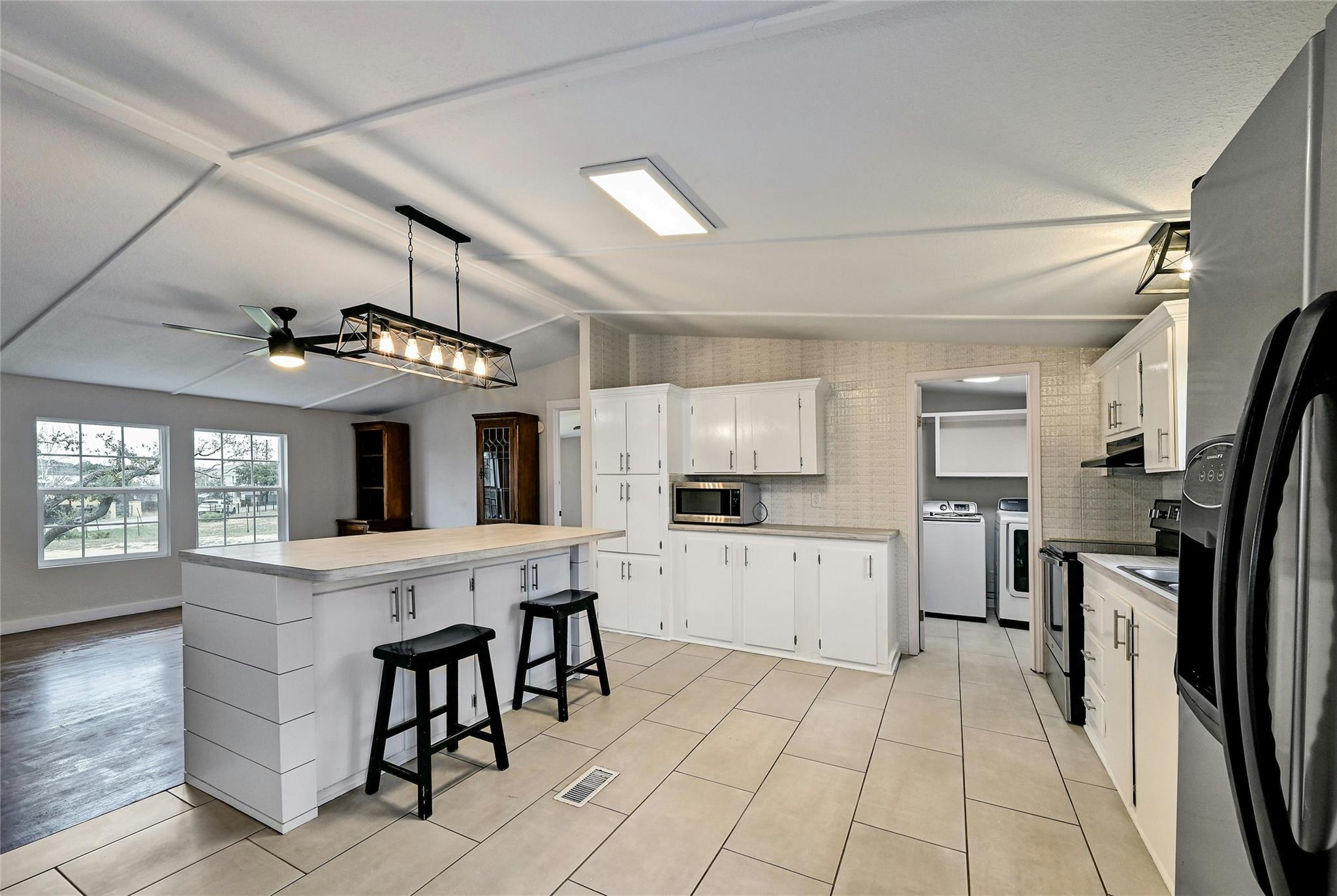 22515 Felicia Dr, Spicewood, TX 78669