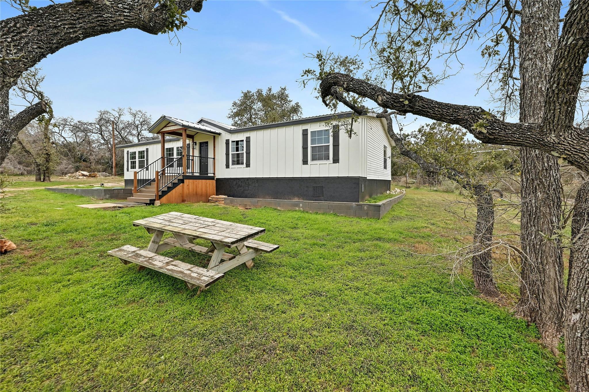 22515 Felicia Dr, Spicewood, TX 78669