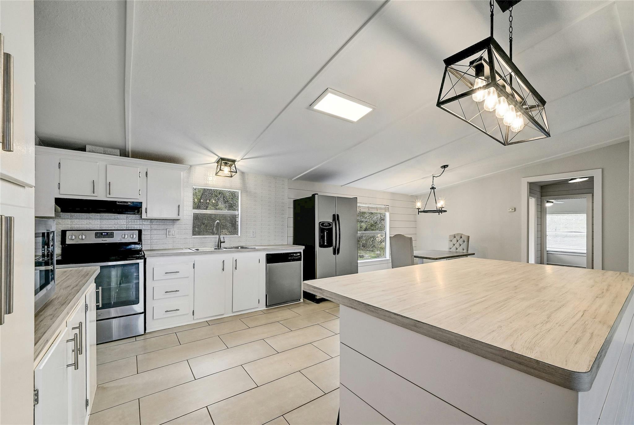 22515 Felicia Dr, Spicewood, TX 78669