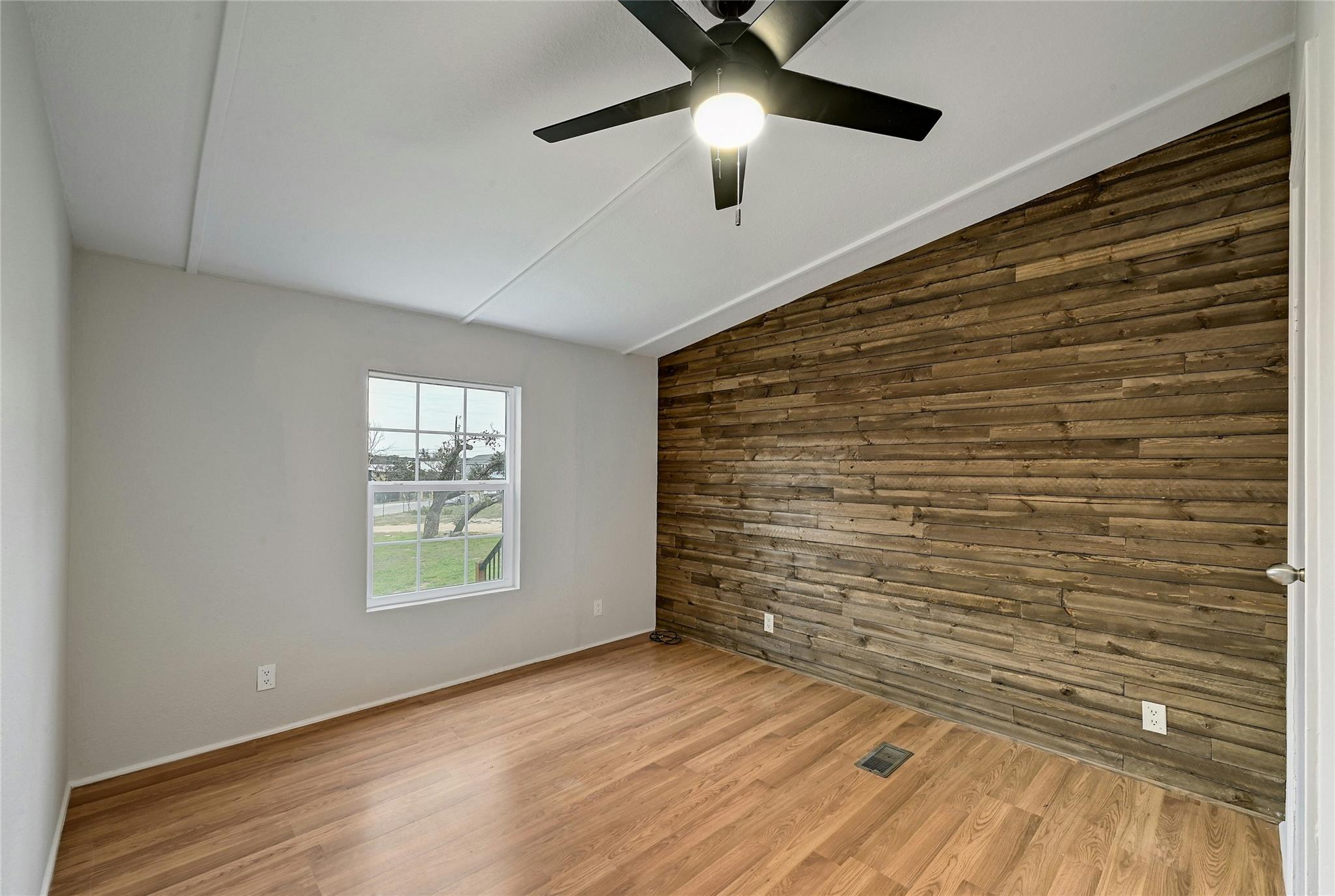 22515 Felicia Dr, Spicewood, TX 78669