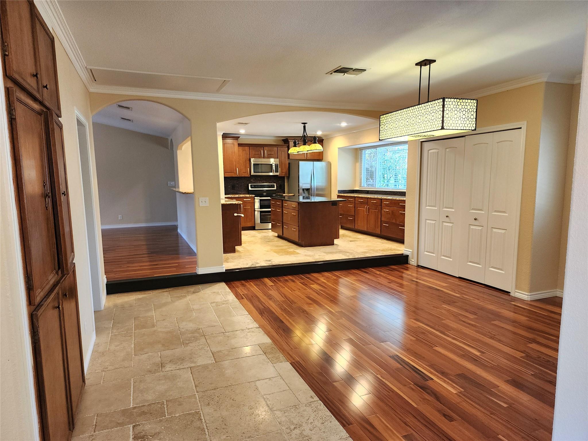 817 Willow Creek Cir, San Marcos, TX 78666