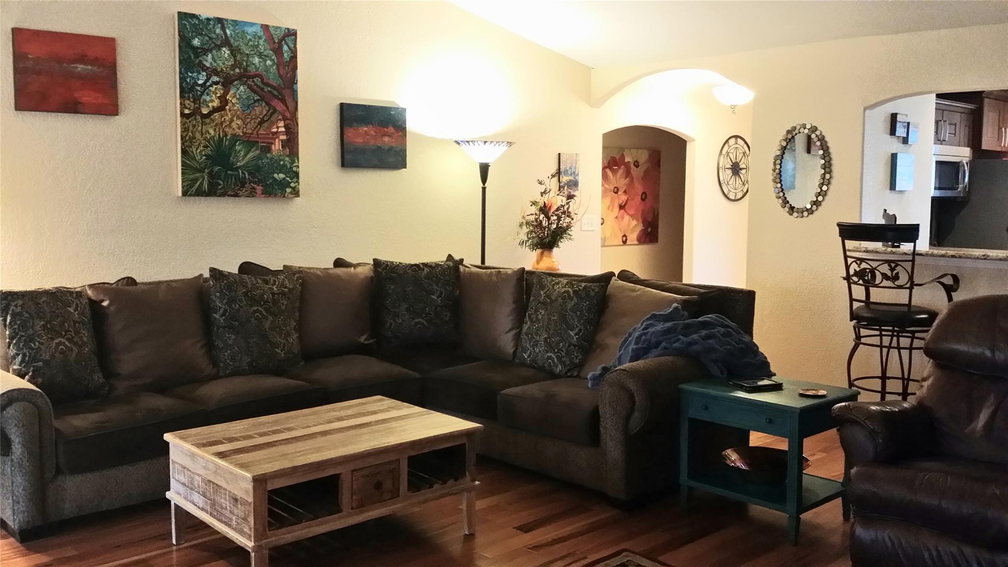 817 Willow Creek Cir, San Marcos, TX 78666