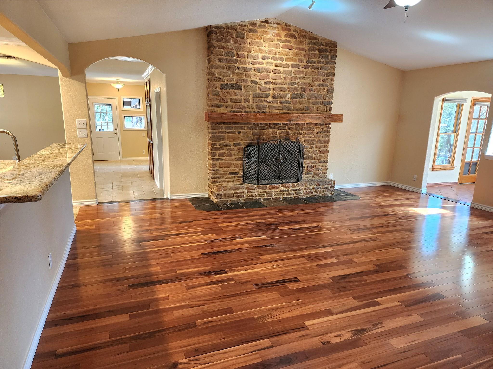 817 Willow Creek Cir, San Marcos, TX 78666