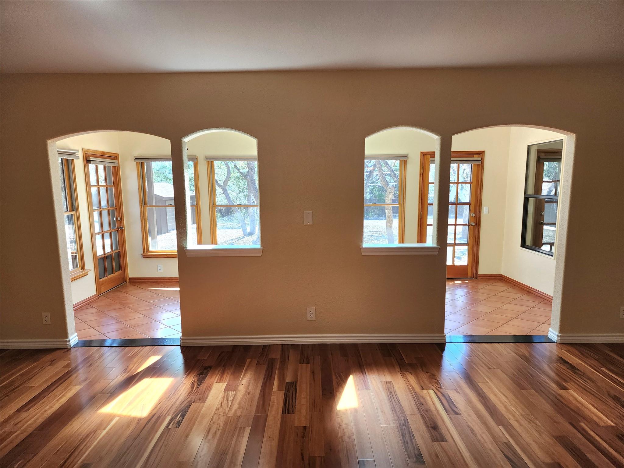 817 Willow Creek Cir, San Marcos, TX 78666