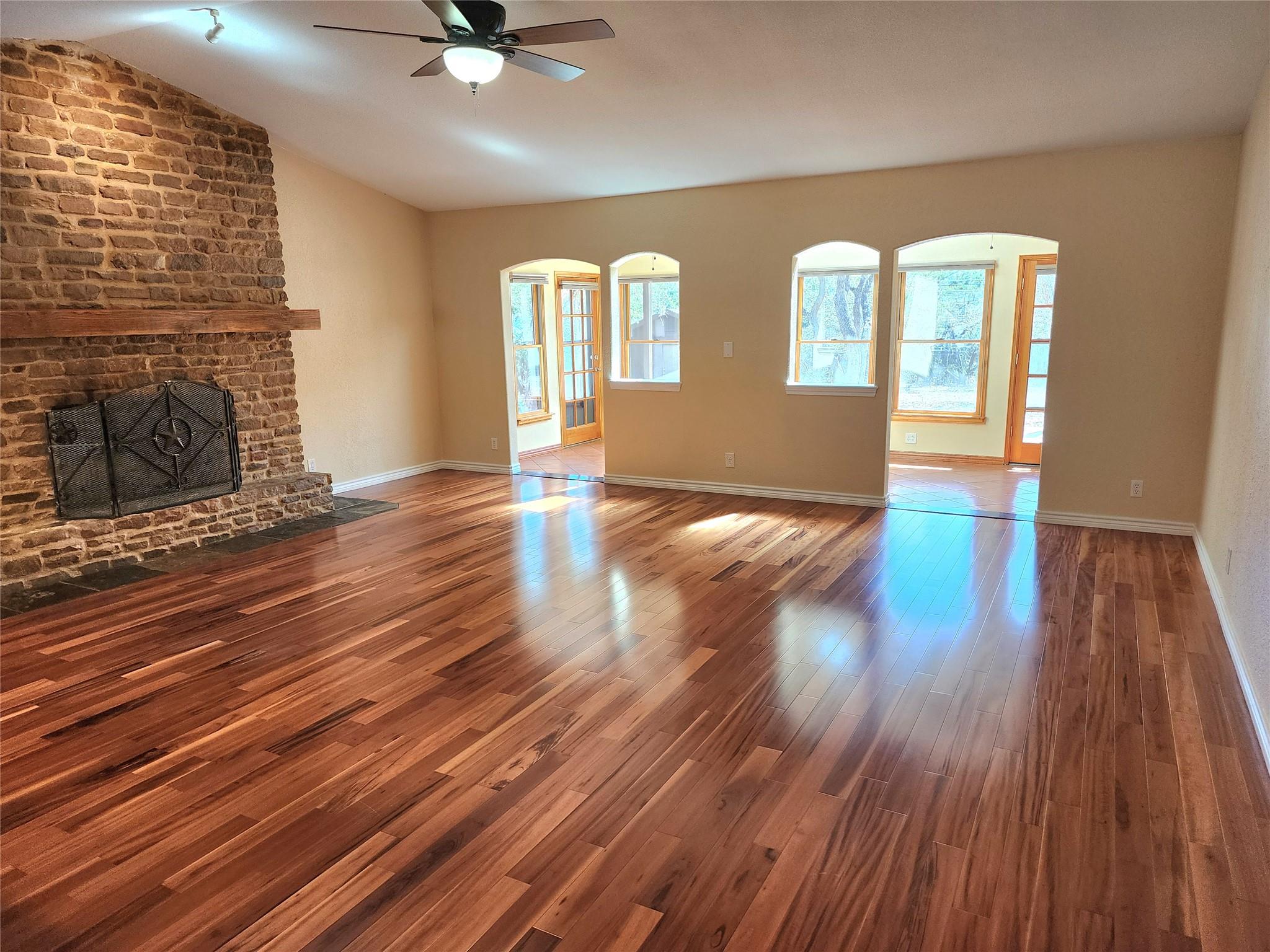 817 Willow Creek Cir, San Marcos, TX 78666