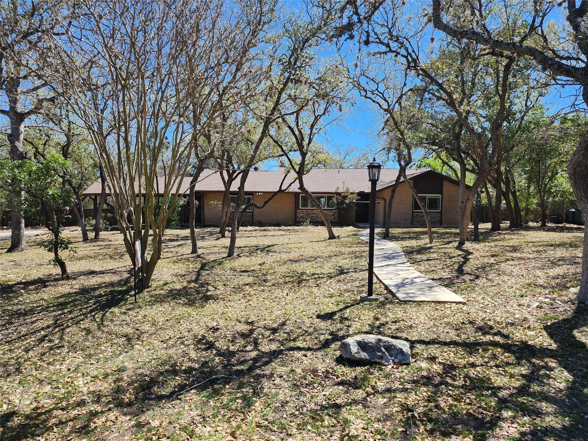 817 Willow Creek Cir, San Marcos, TX 78666