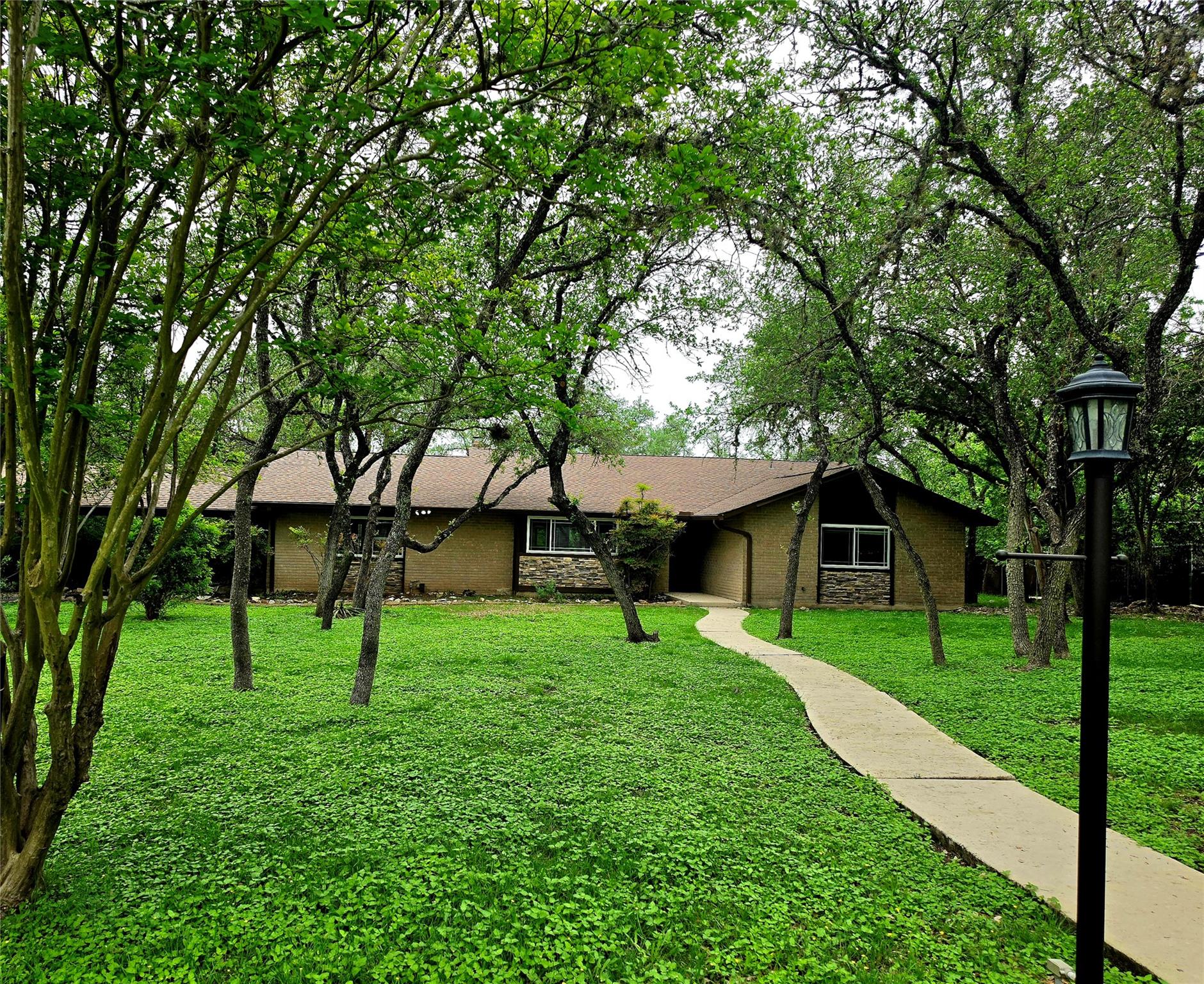817 Willow Creek Cir, San Marcos, TX 78666