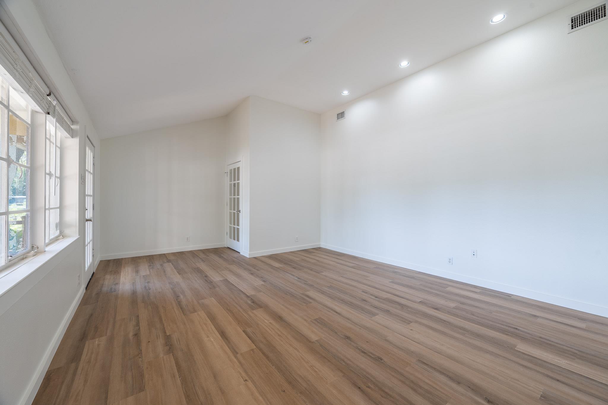 6700 Menchaca Rd # 1-J, Austin, TX 78745