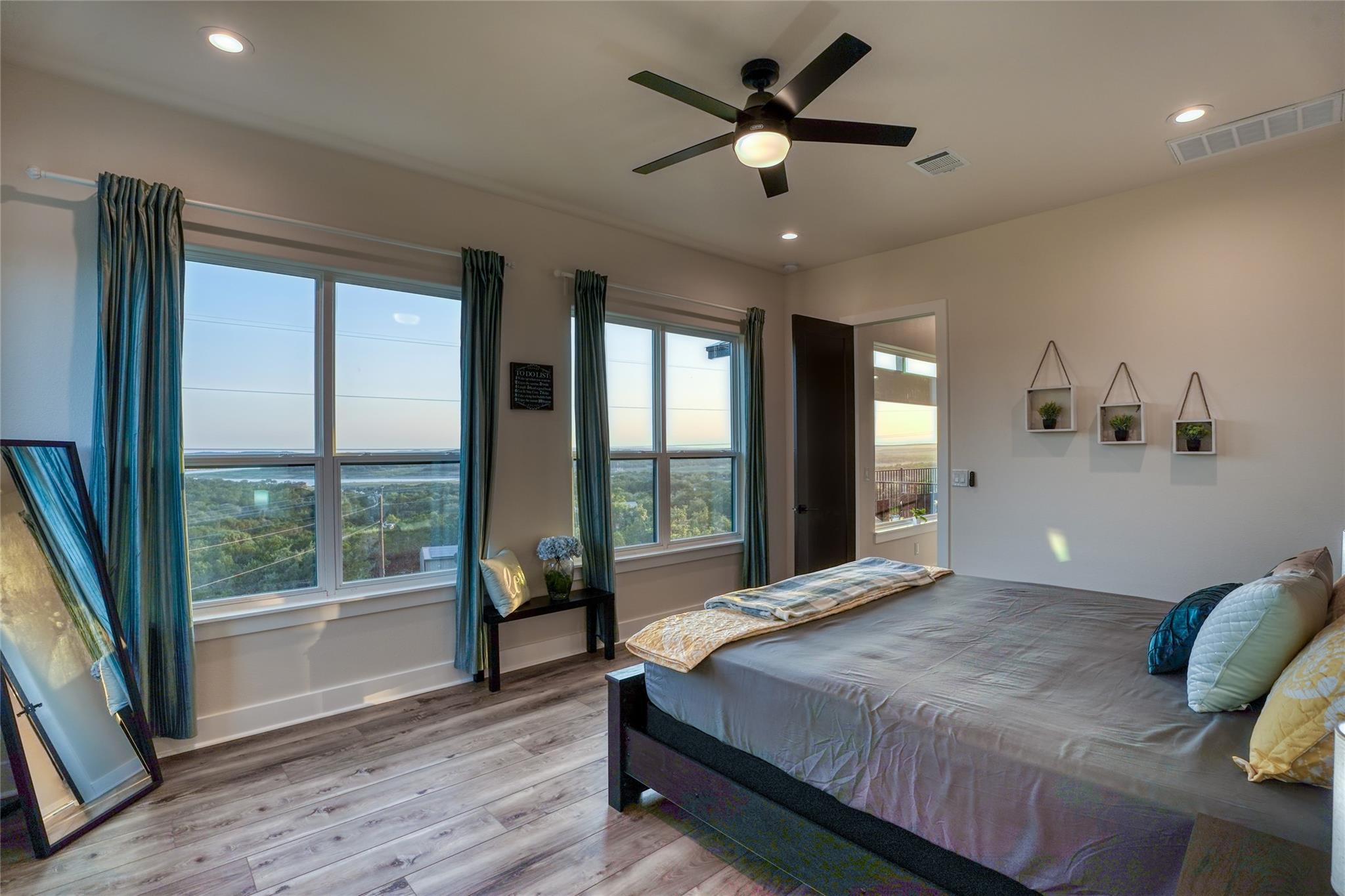 7002 Deepwood Dr, Lago Vista, TX 78645