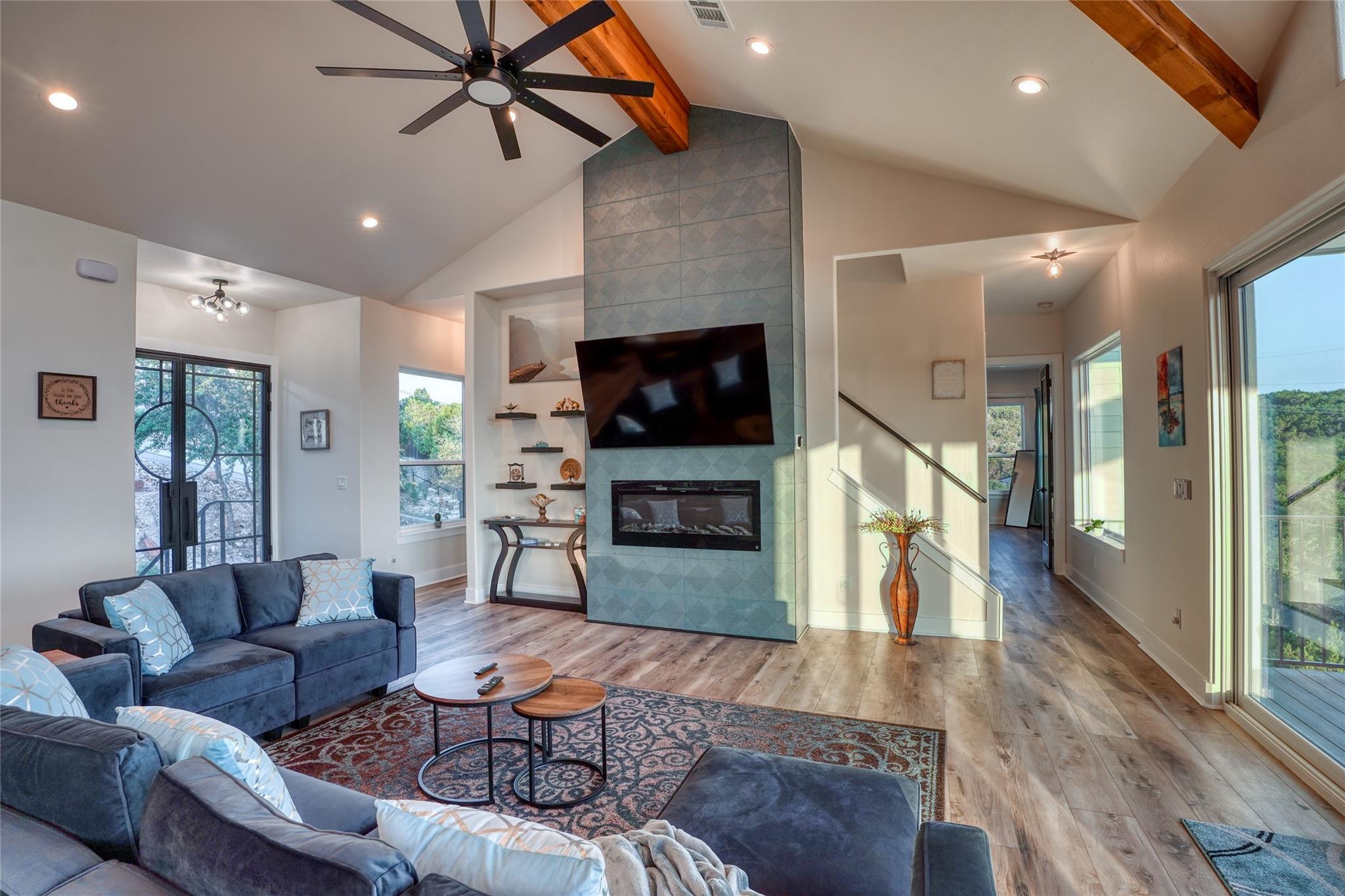 7002 Deepwood Dr, Lago Vista, TX 78645