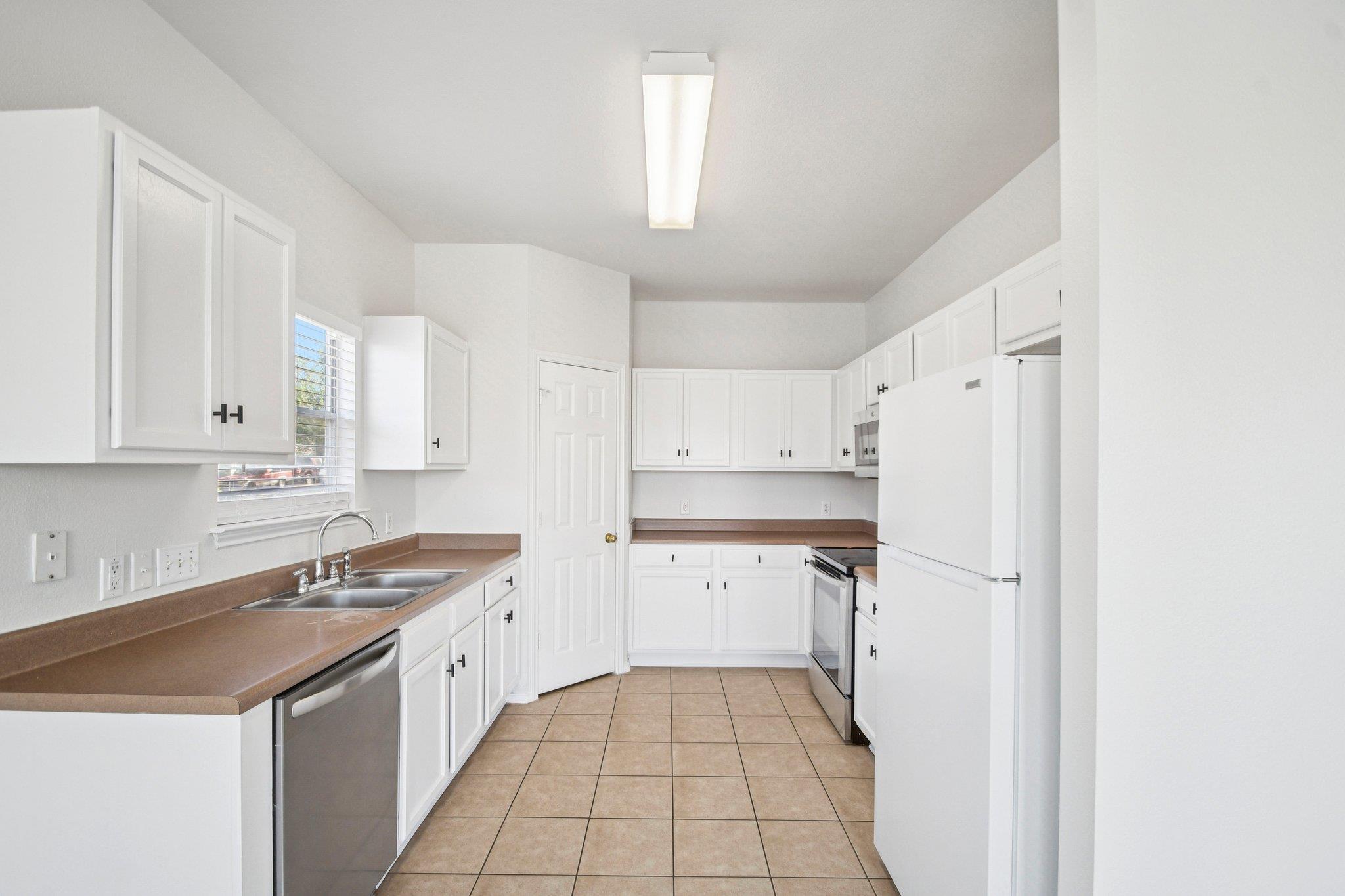 217 Killian Loop, Hutto, TX 78634