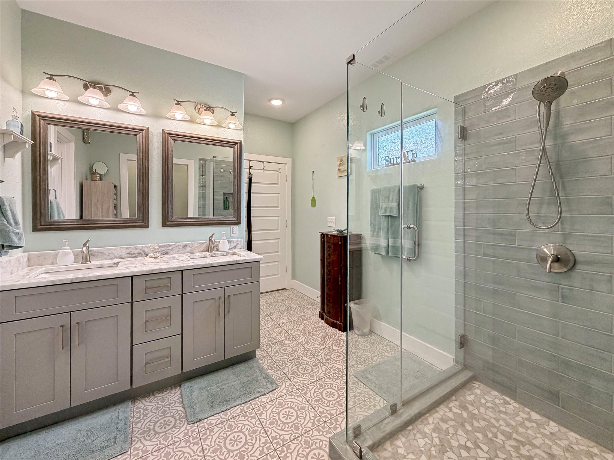 2872 Lakeview Dr, Canyon Lake, TX 78133