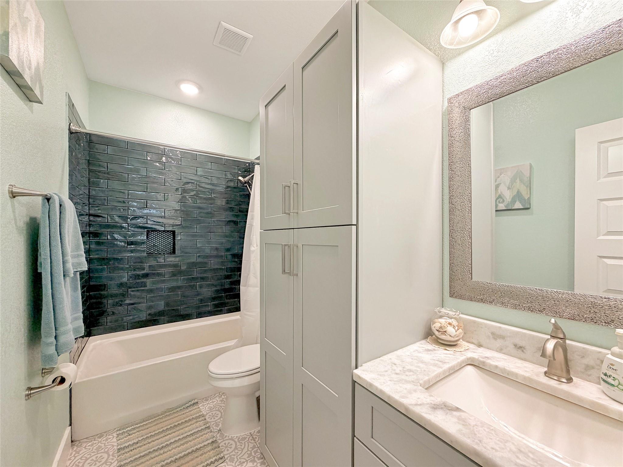 2872 Lakeview Dr, Canyon Lake, TX 78133