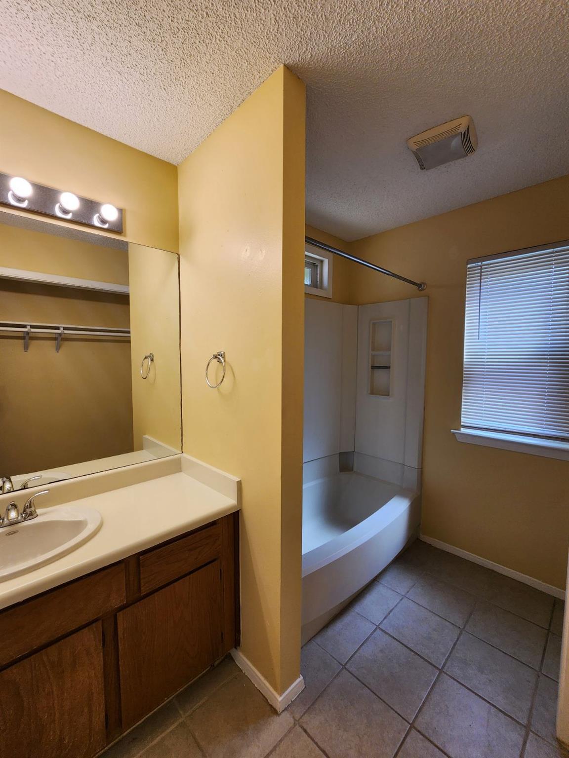 2610 Garrettson Dr # B, Austin, TX 78748