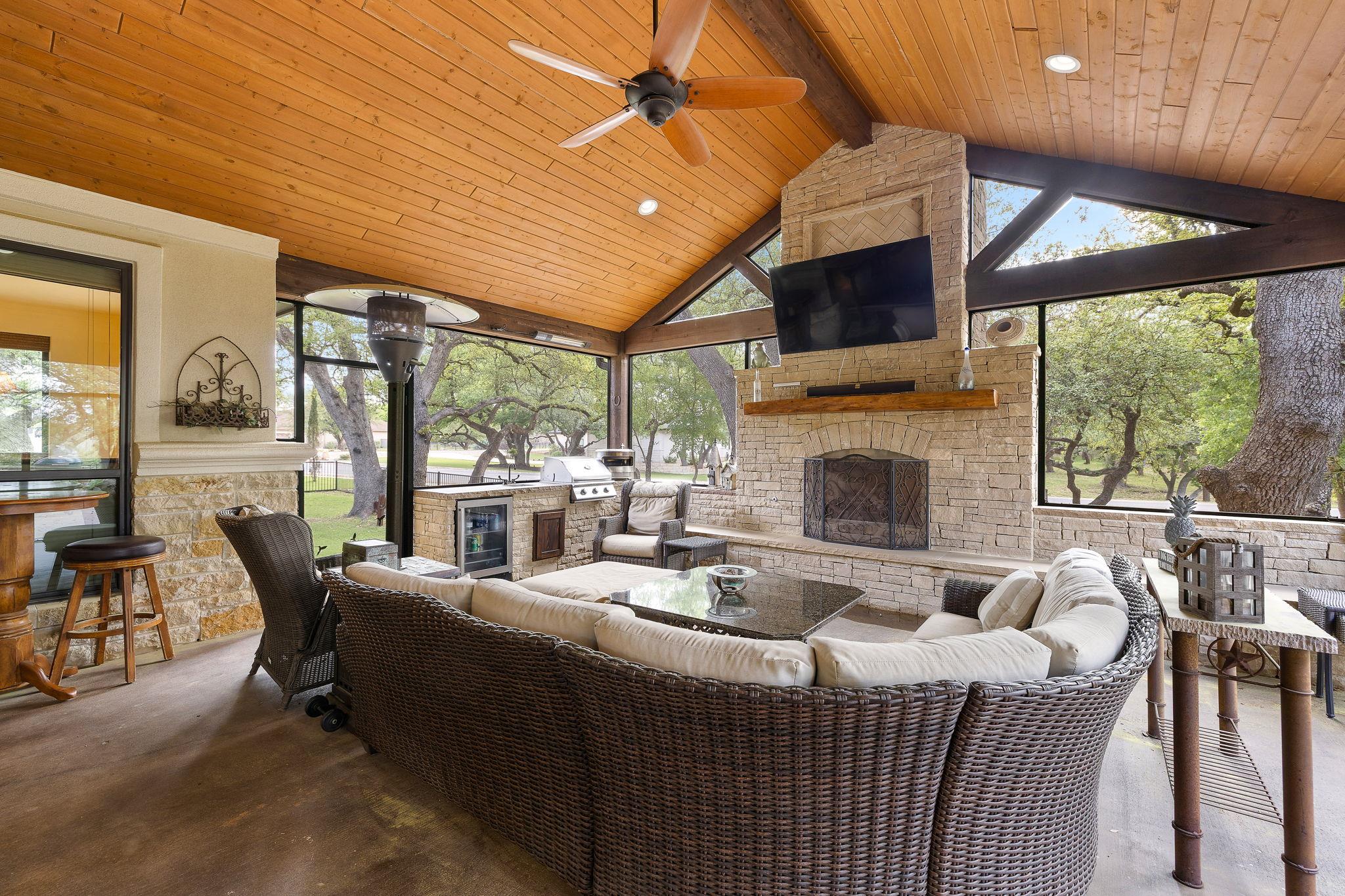 103 Buffalo Trl, Liberty Hill, TX 78642