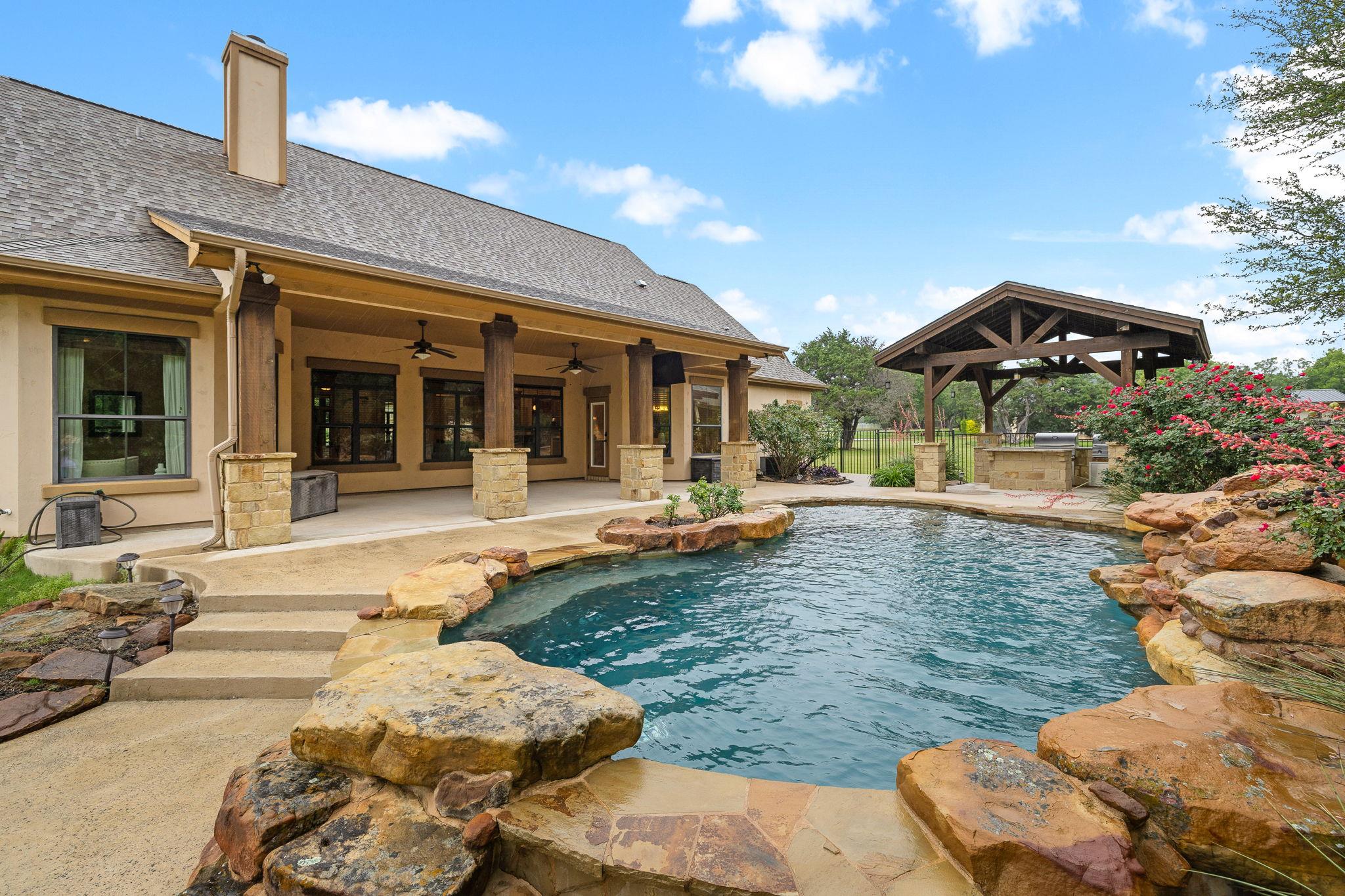 803 Pheasant Mdw, Liberty Hill, TX 78642