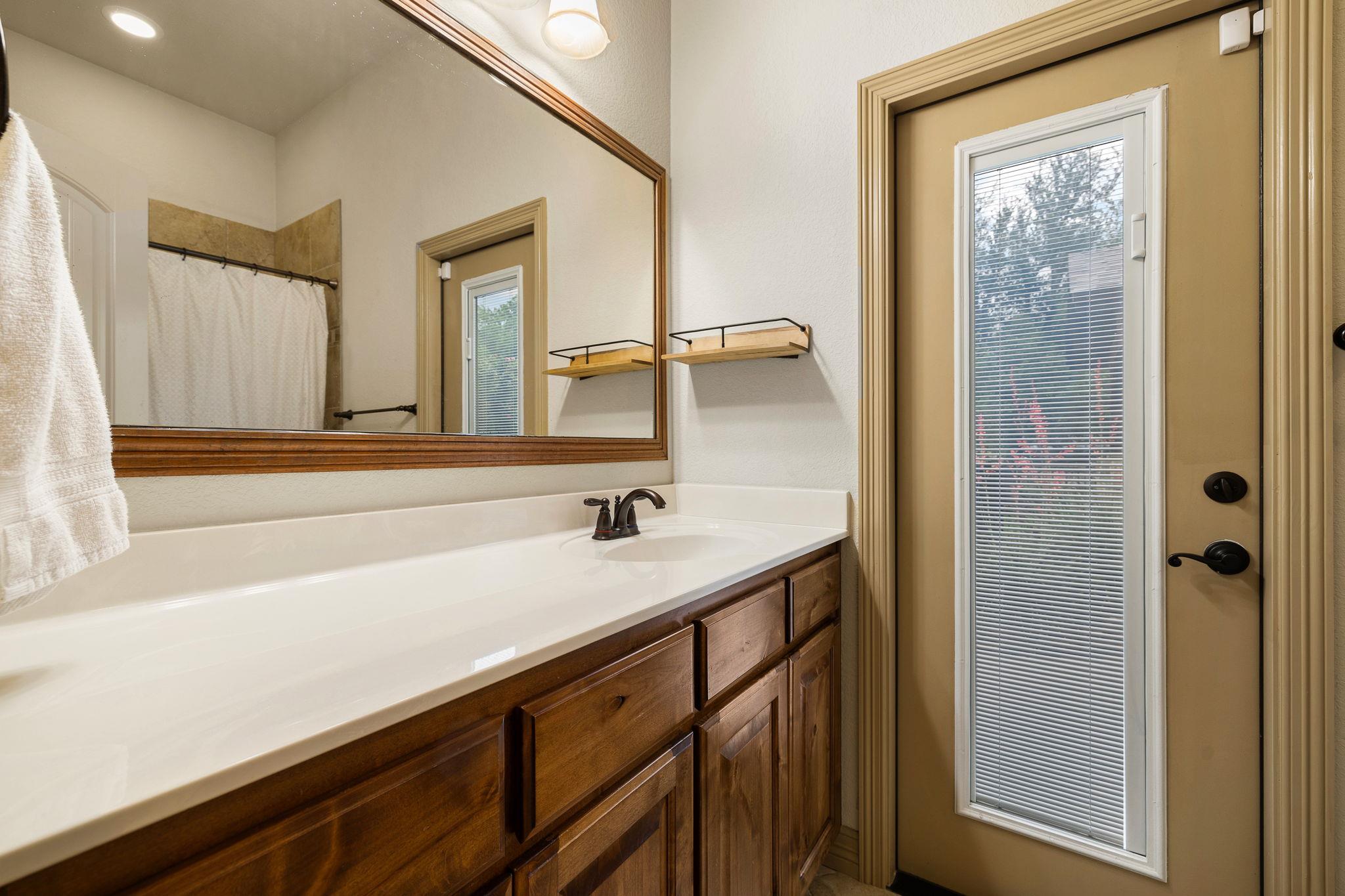 803 Pheasant Mdw, Liberty Hill, TX 78642