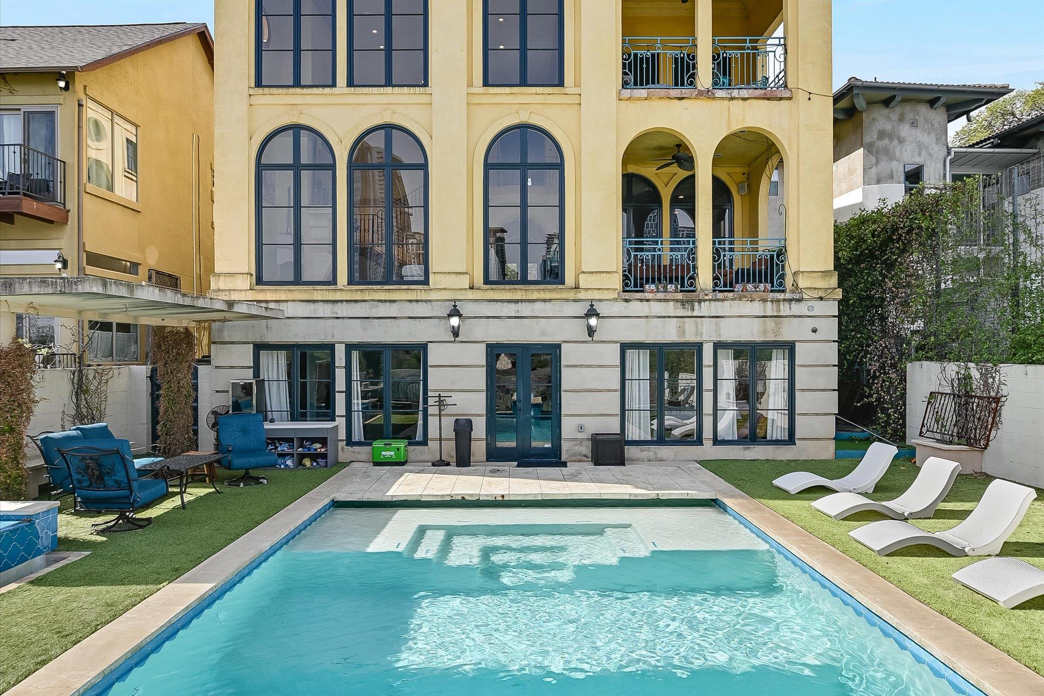 504 Sunny Ln, Austin, TX 78704