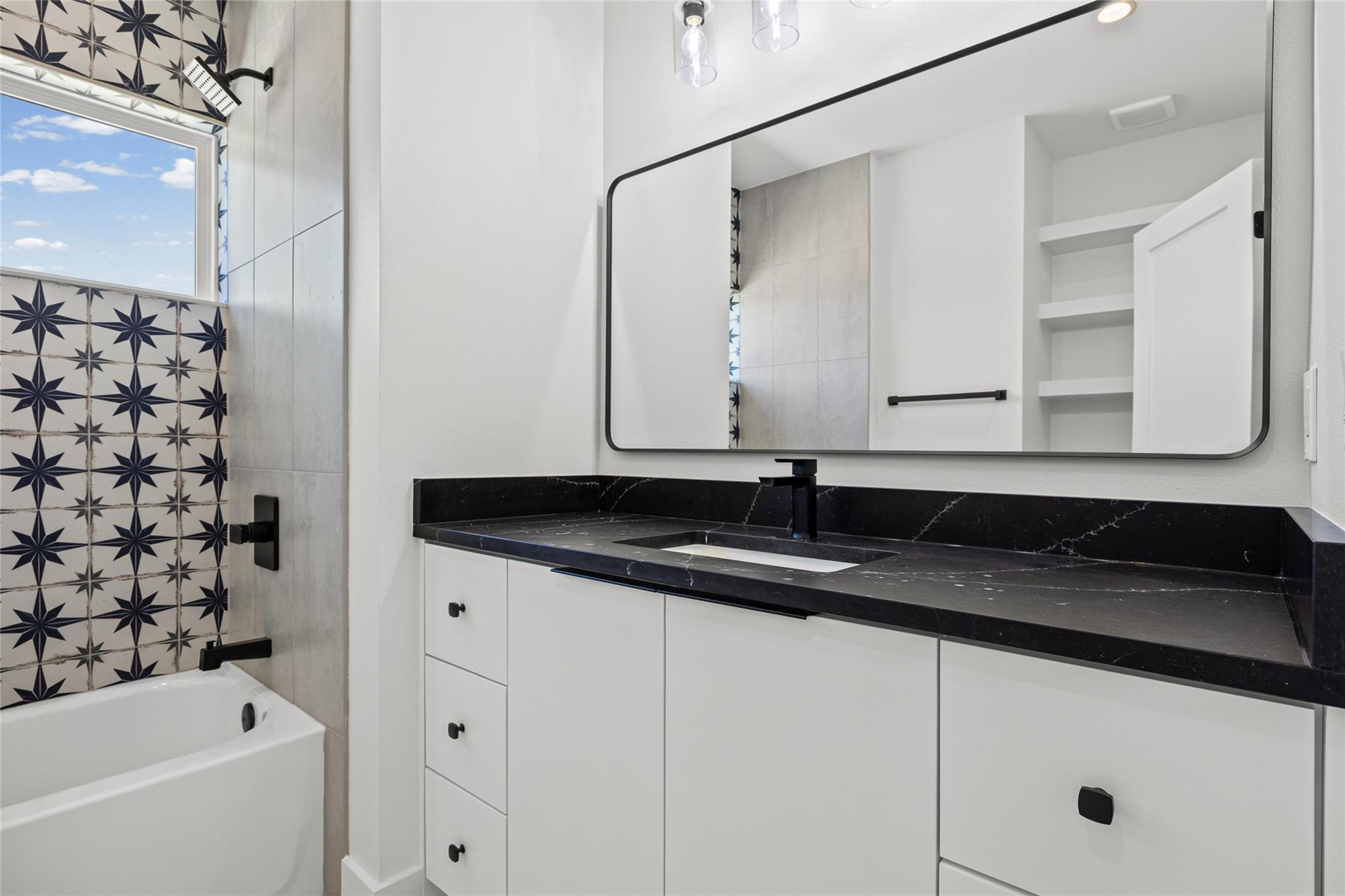 314 Alloway Dr, Spicewood, TX 78669