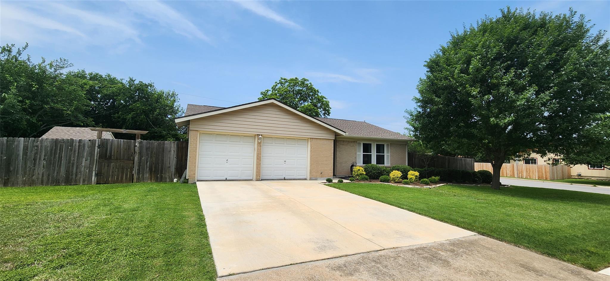 1306 Lawnmont Dr, Round Rock, TX 78664