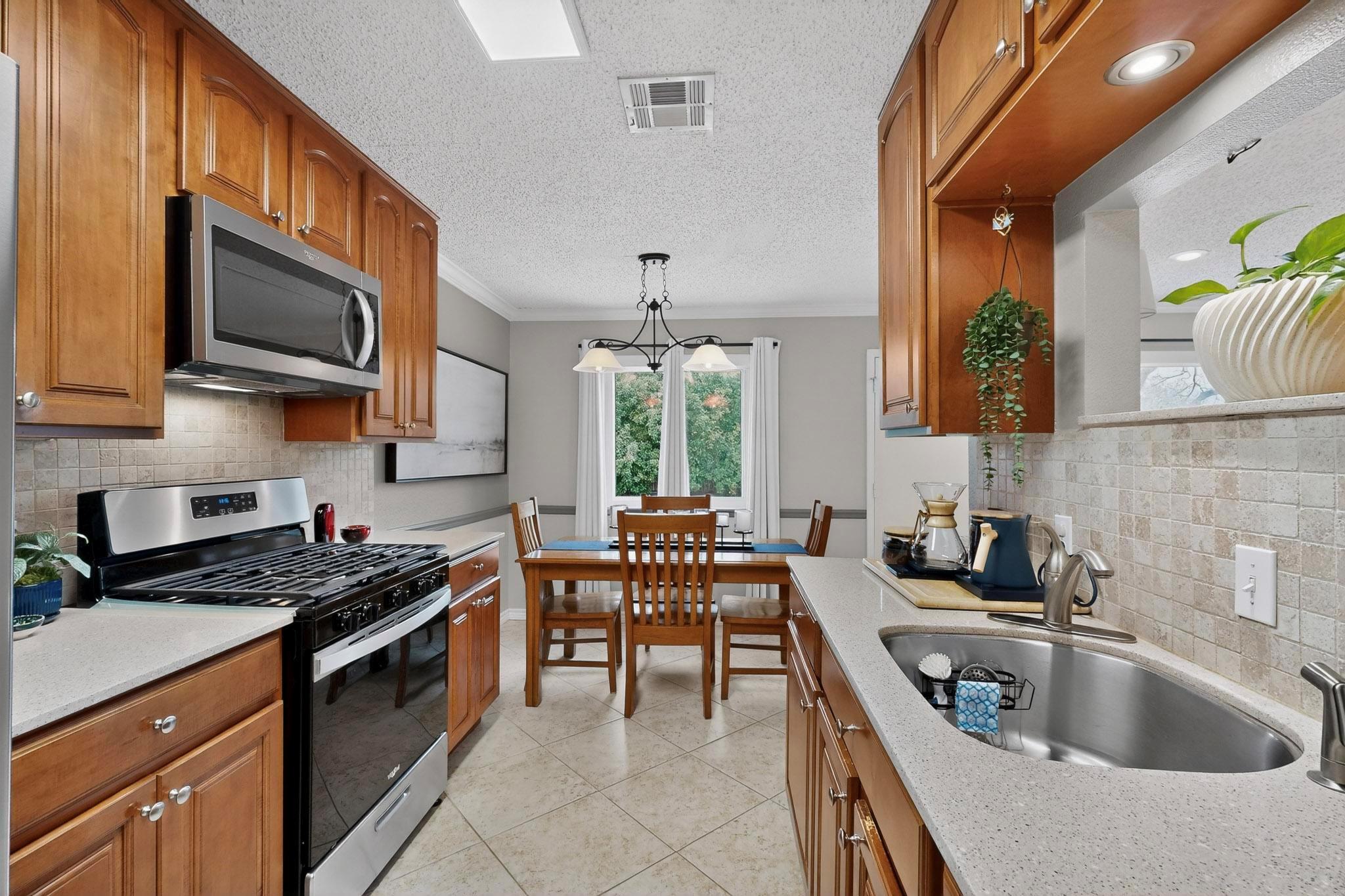 1306 Lawnmont Dr, Round Rock, TX 78664