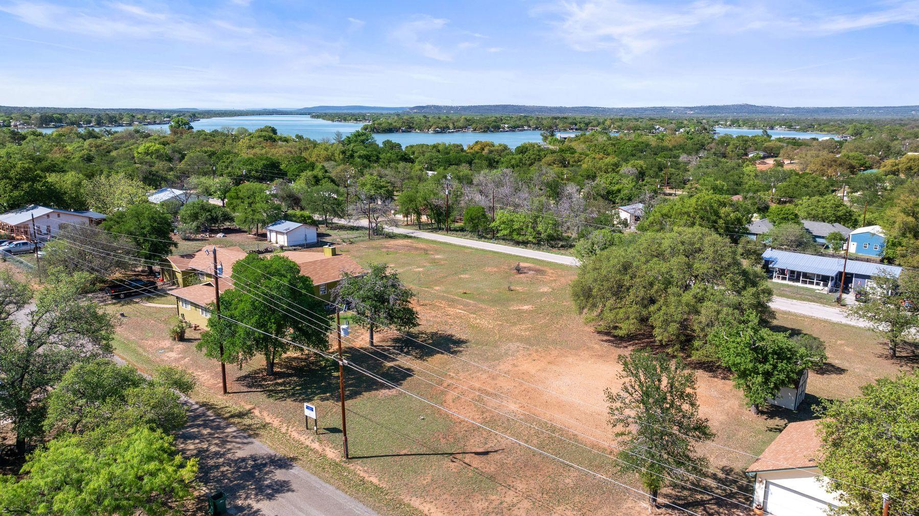 208 Norwood Dr, Granite Shoals, TX 78654